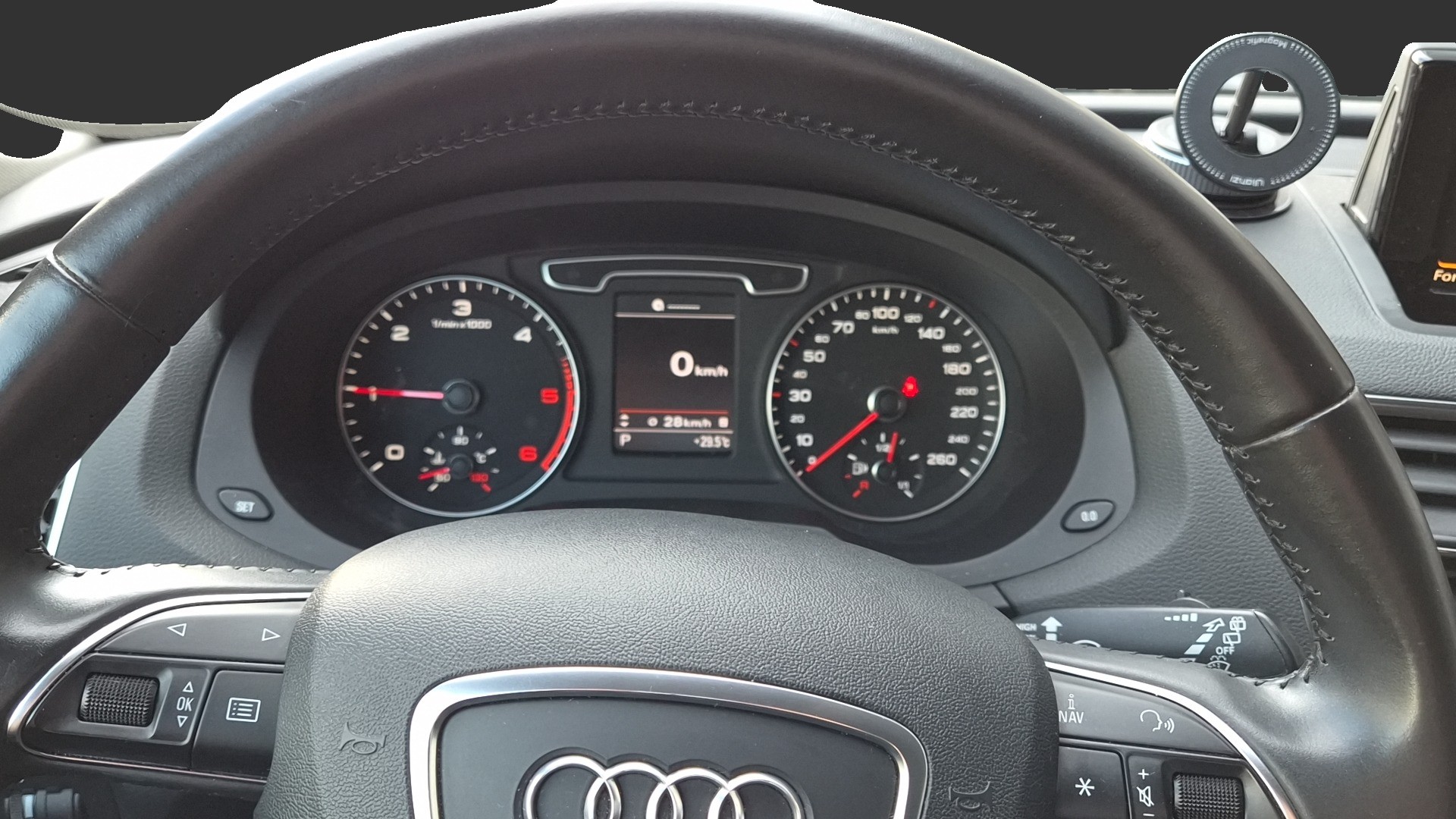 AUDI Q3 2.0 TDI quattro S-tronic-image-6