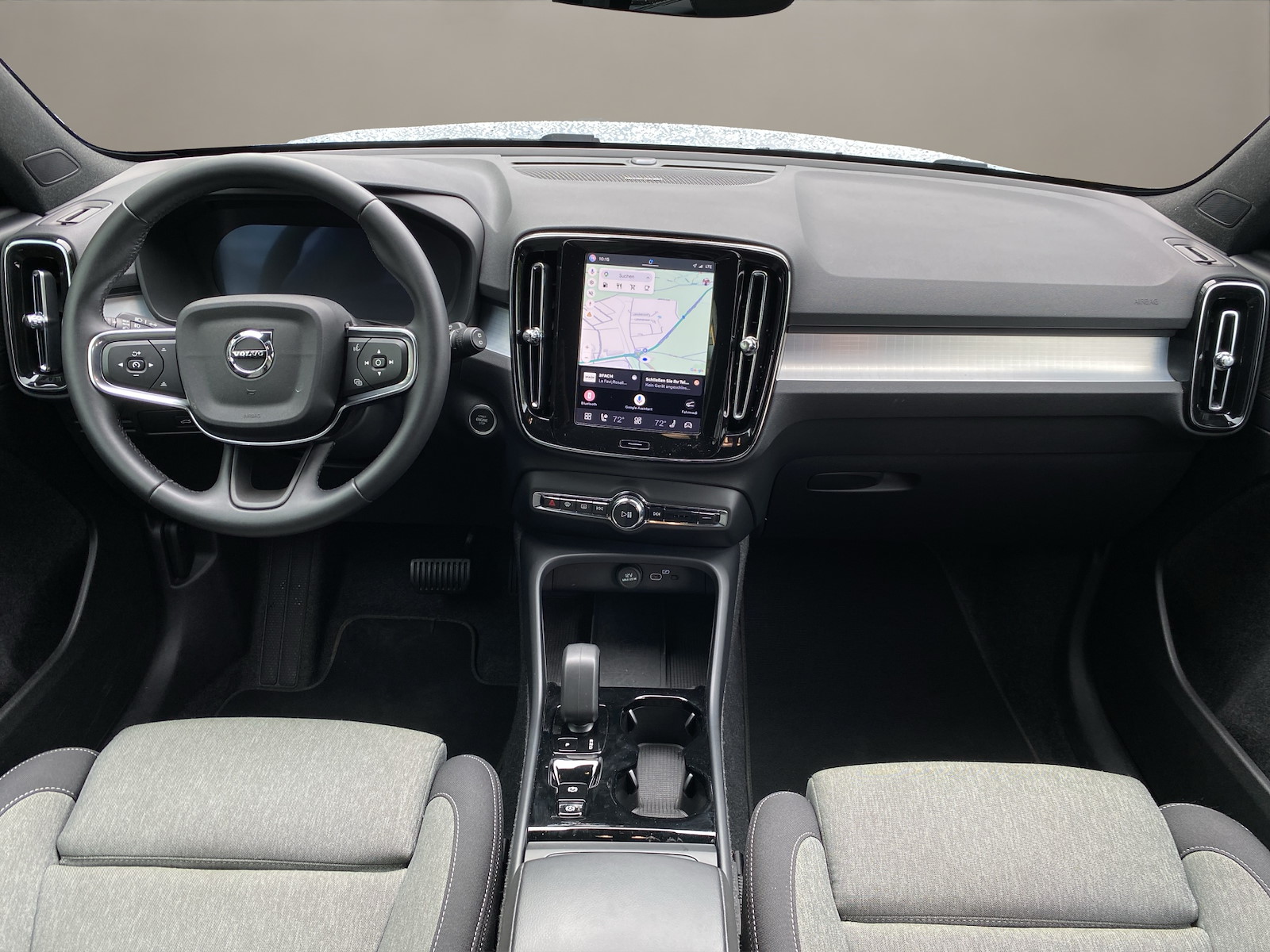 VOLVO XC40 2.0 B3 MH Plus Dark-image-12