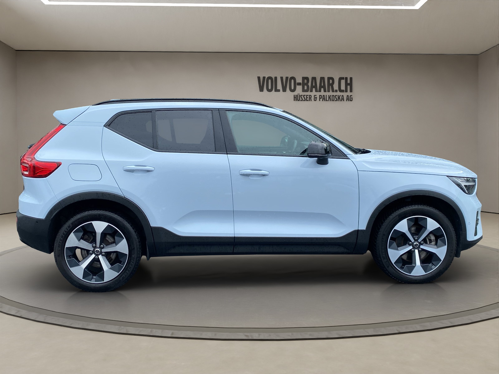VOLVO XC40 2.0 B3 MH Plus Dark-image-5