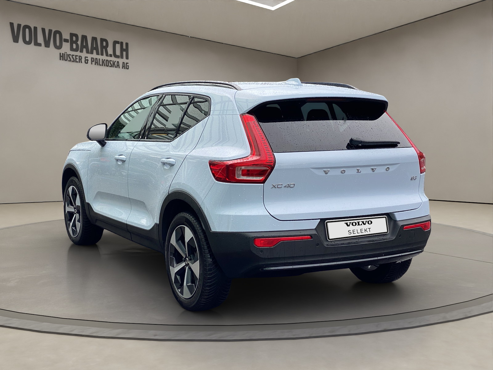 VOLVO XC40 2.0 B3 MH Plus Dark-image-2