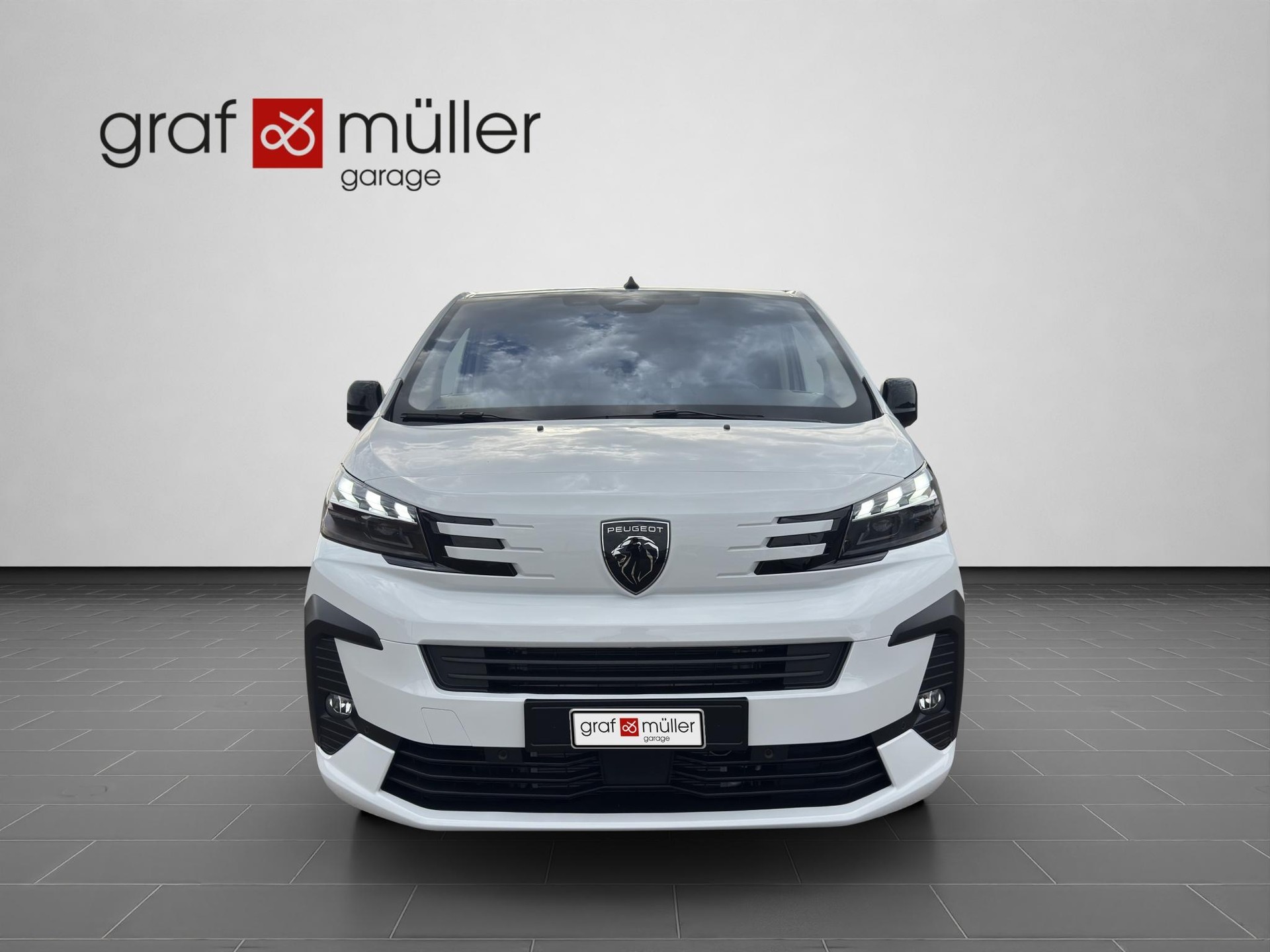 PEUGEOT Traveller Standard 2.2 BlueHDi 180 Family Edition S/S-image-2