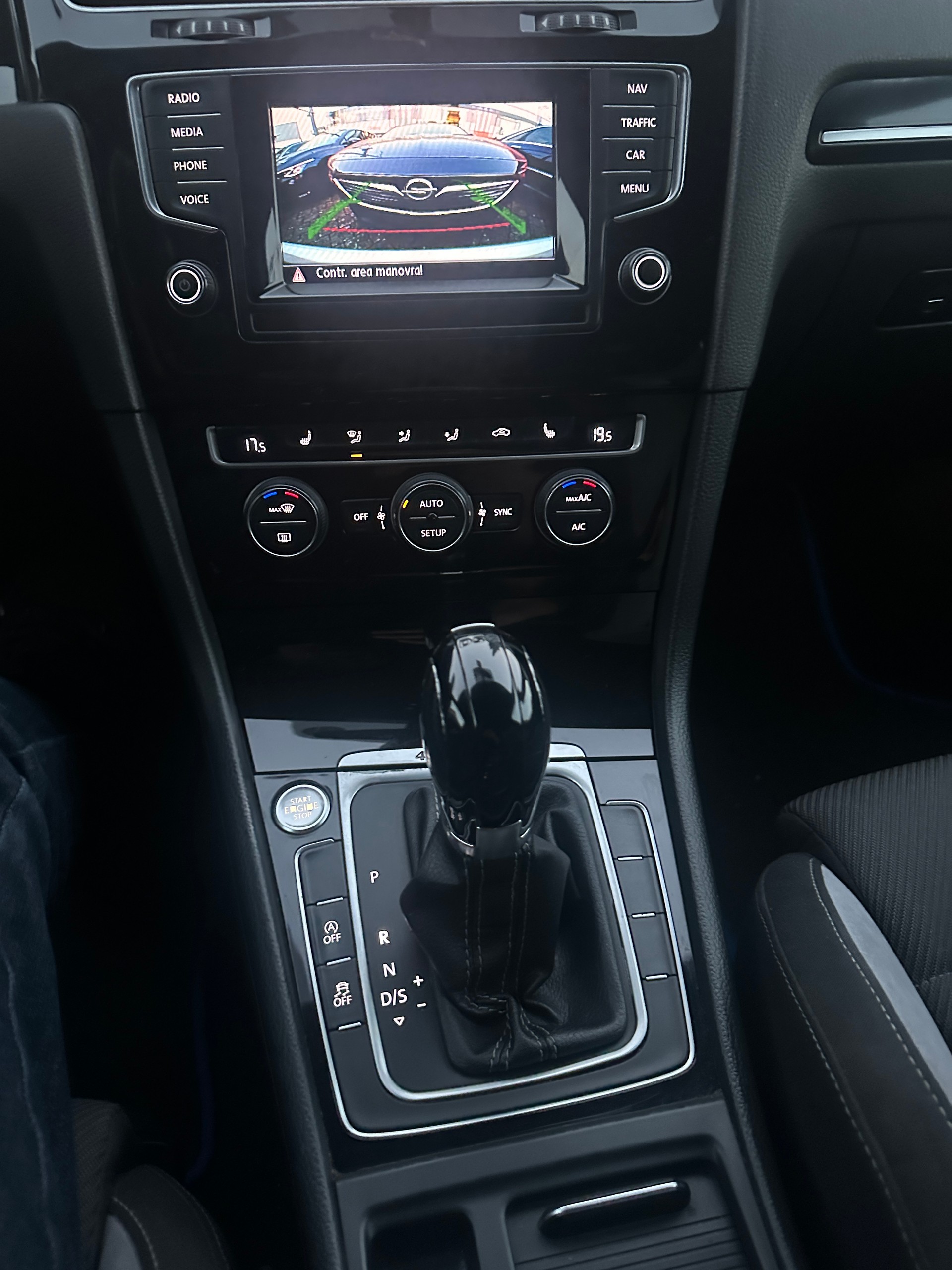 VW Golf 2.0 TSI R 4Motion DSG-image-14