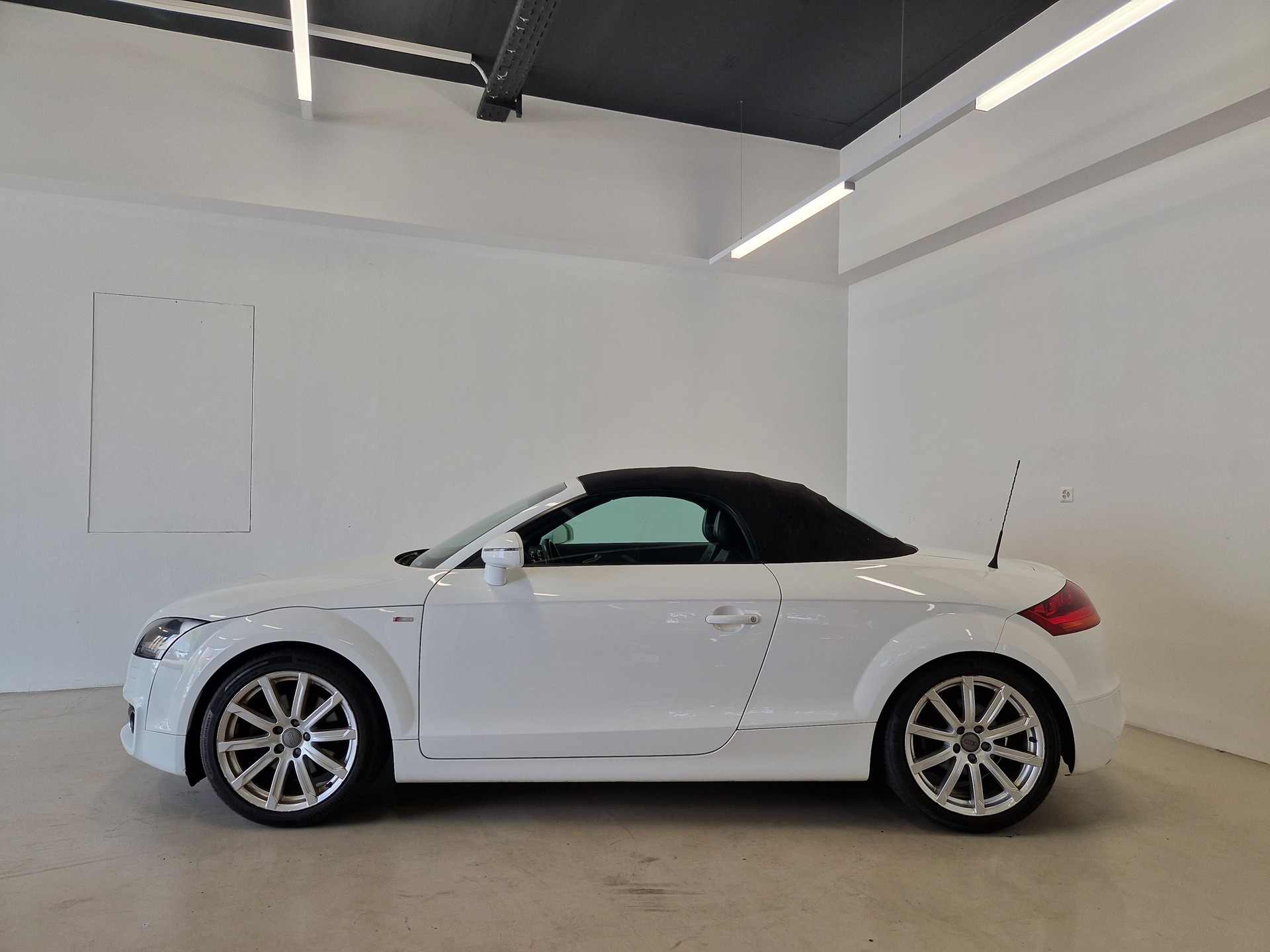 AUDI TT Roadster 1.8 TFSI-image-2