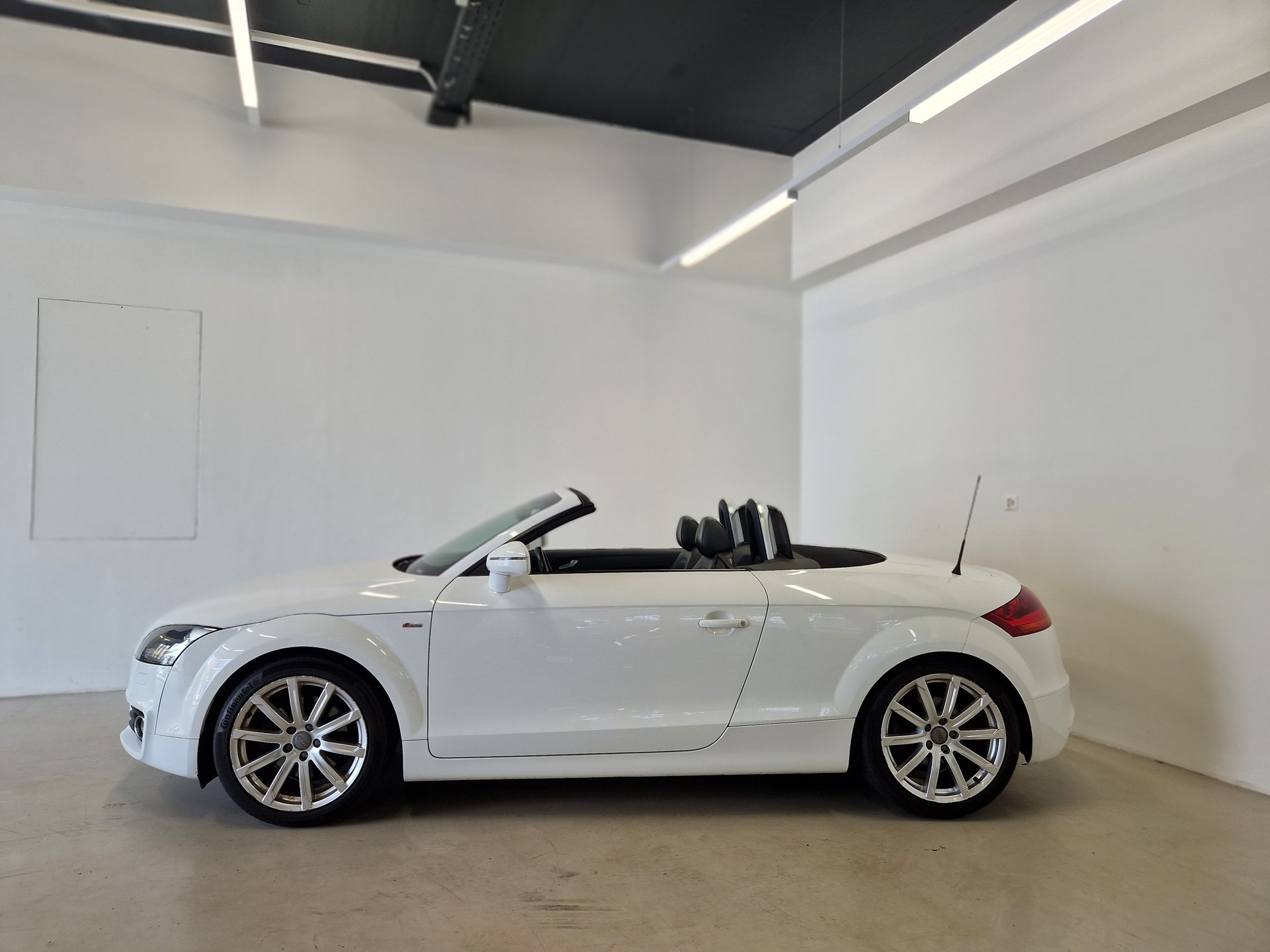 AUDI TT Roadster 1.8 TFSI-image-1