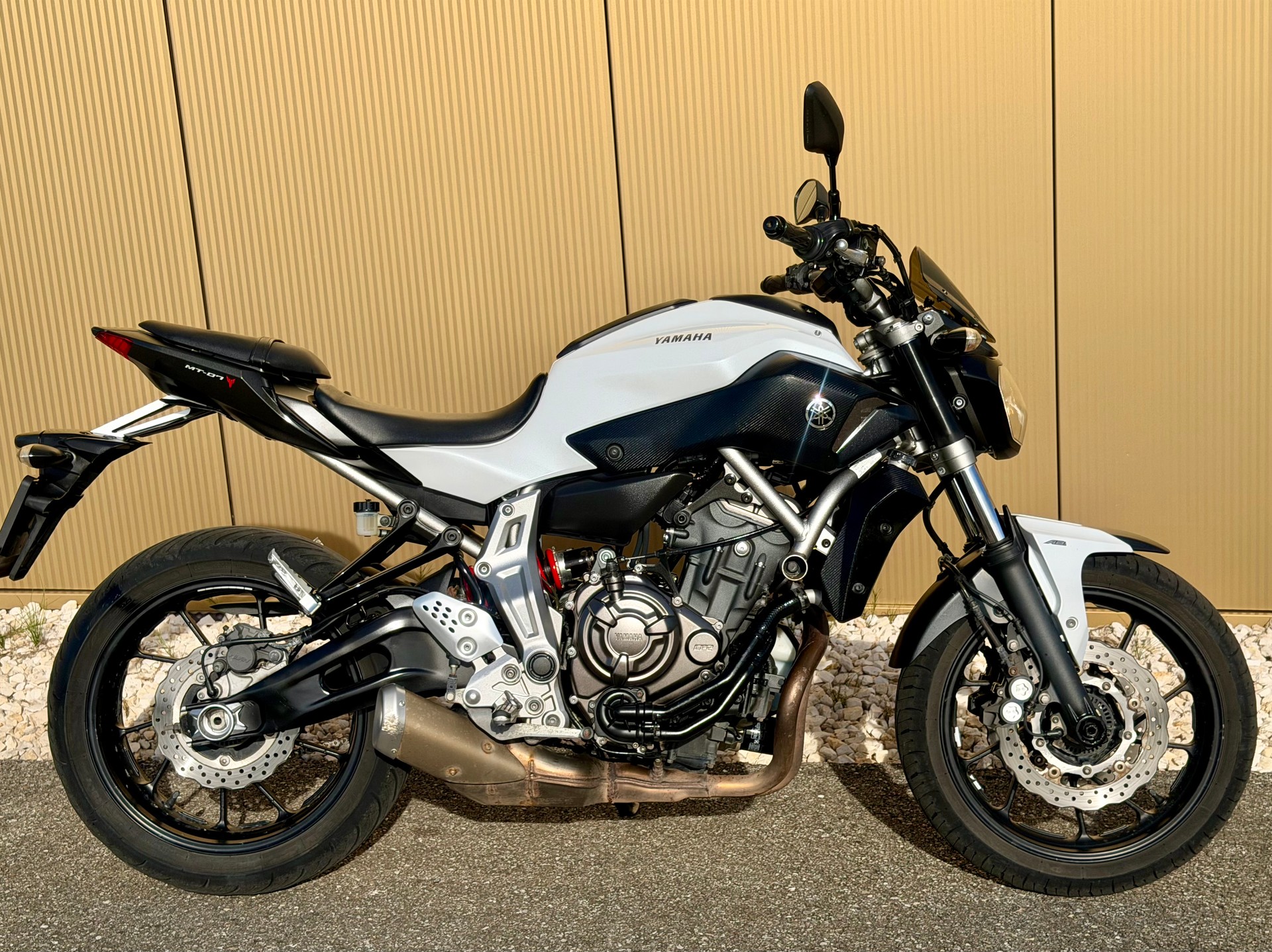 YAMAHA MT-07 ABS (35kW)-showroom-element-3