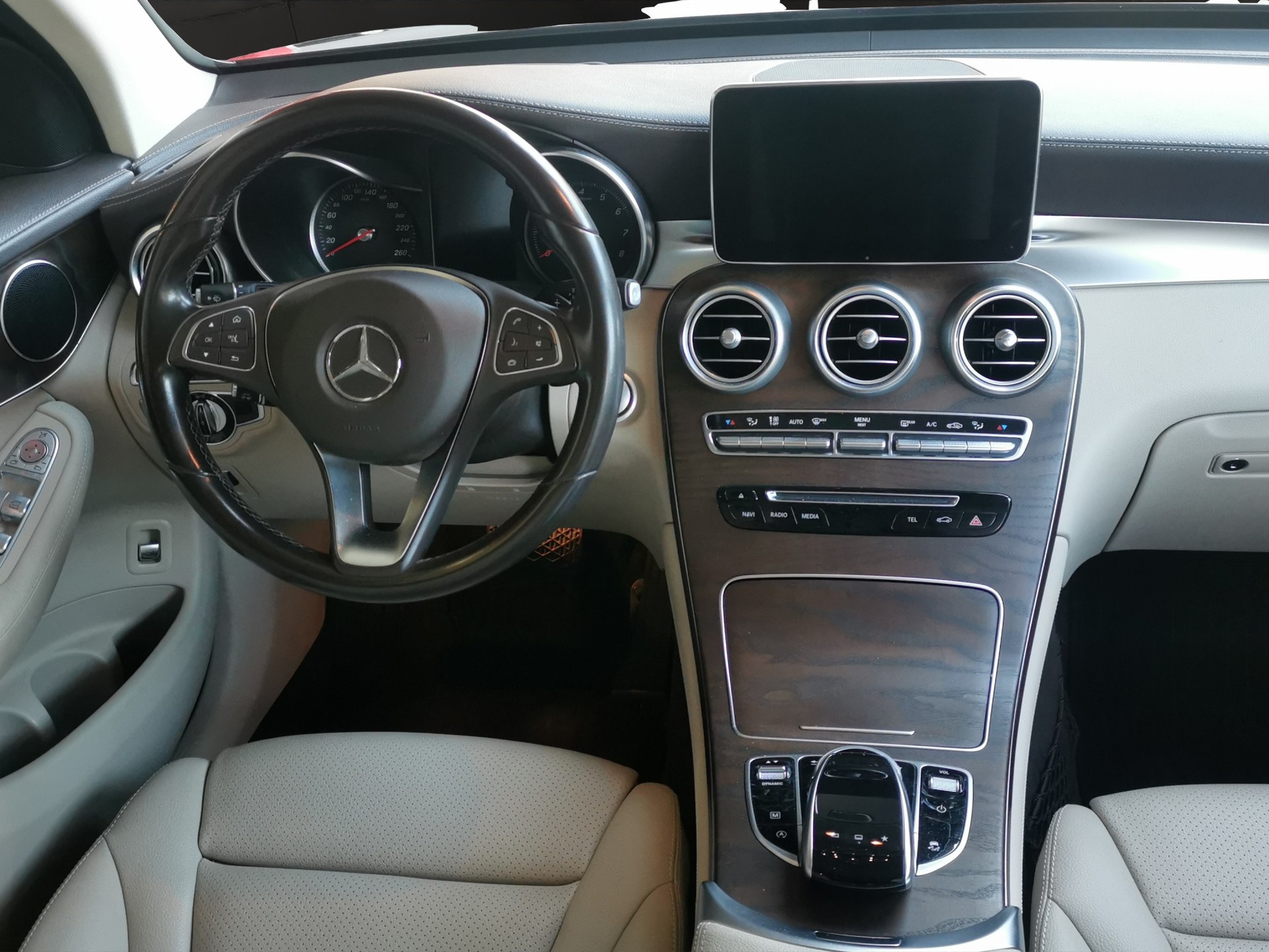 MERCEDES-BENZ GLC 250 AMG Line 4Matic 9G-Tronic-image-14