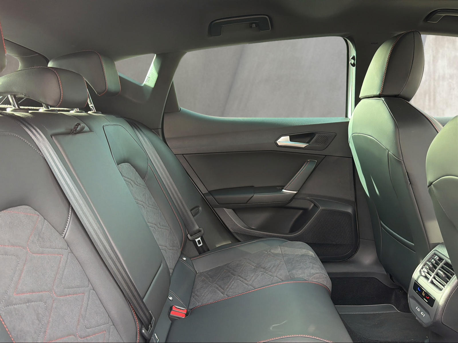 SEAT Leon 1.4 eHybrid pHEV DSG Hola FR-image-4