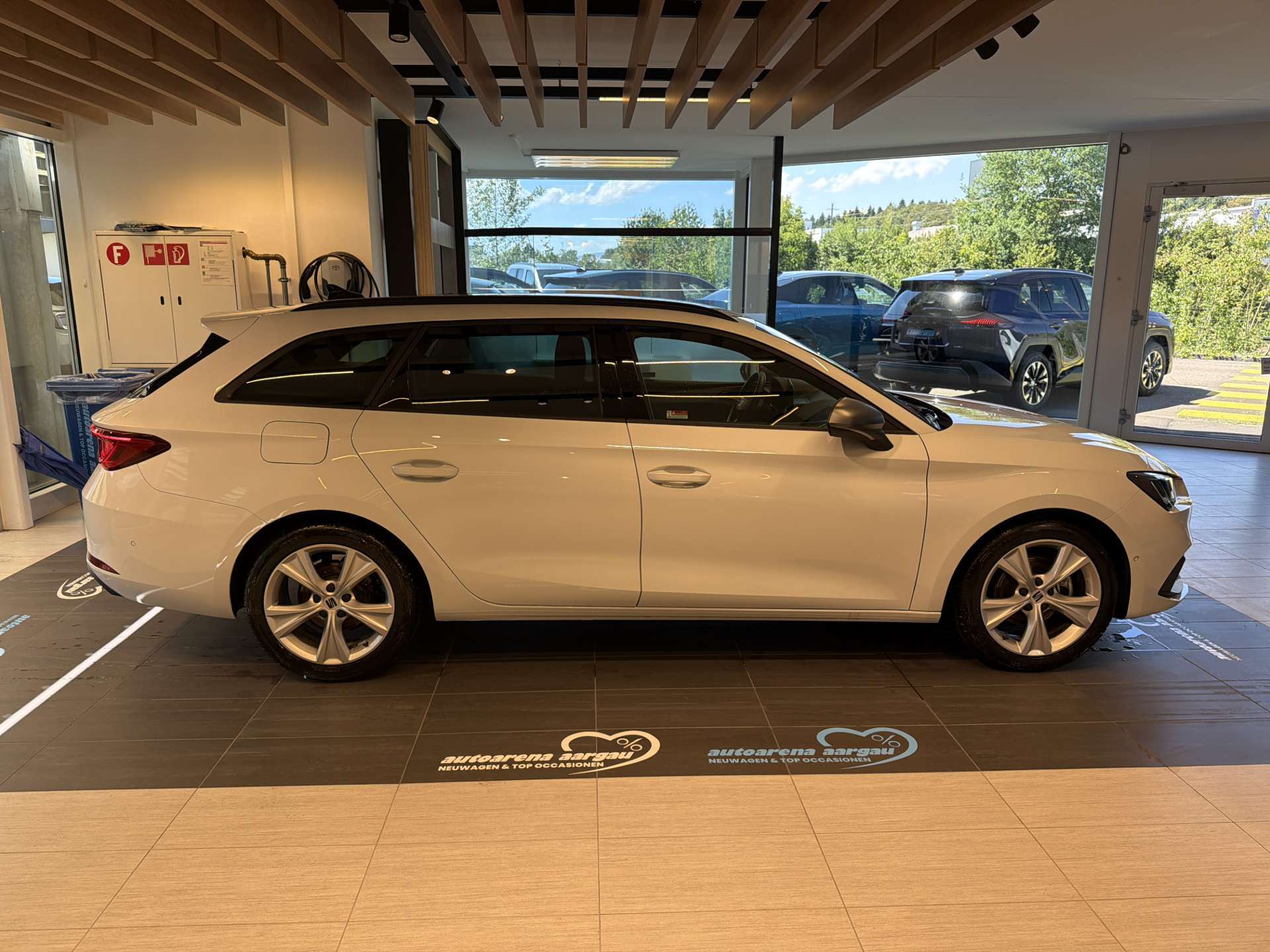 SEAT Leon ST 1.5 eTSi mHEV FR DSG-Automat-image-11