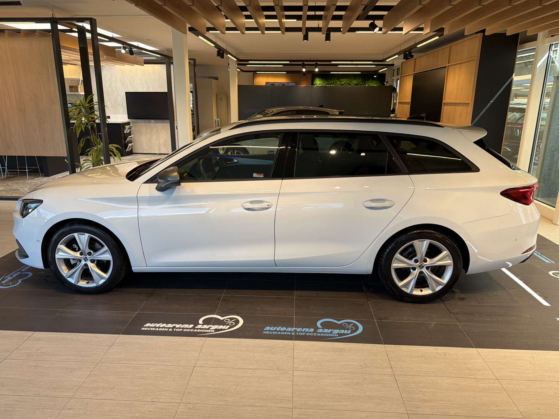SEAT Leon ST 1.5 eTSi mHEV FR DSG-Automat-image-13