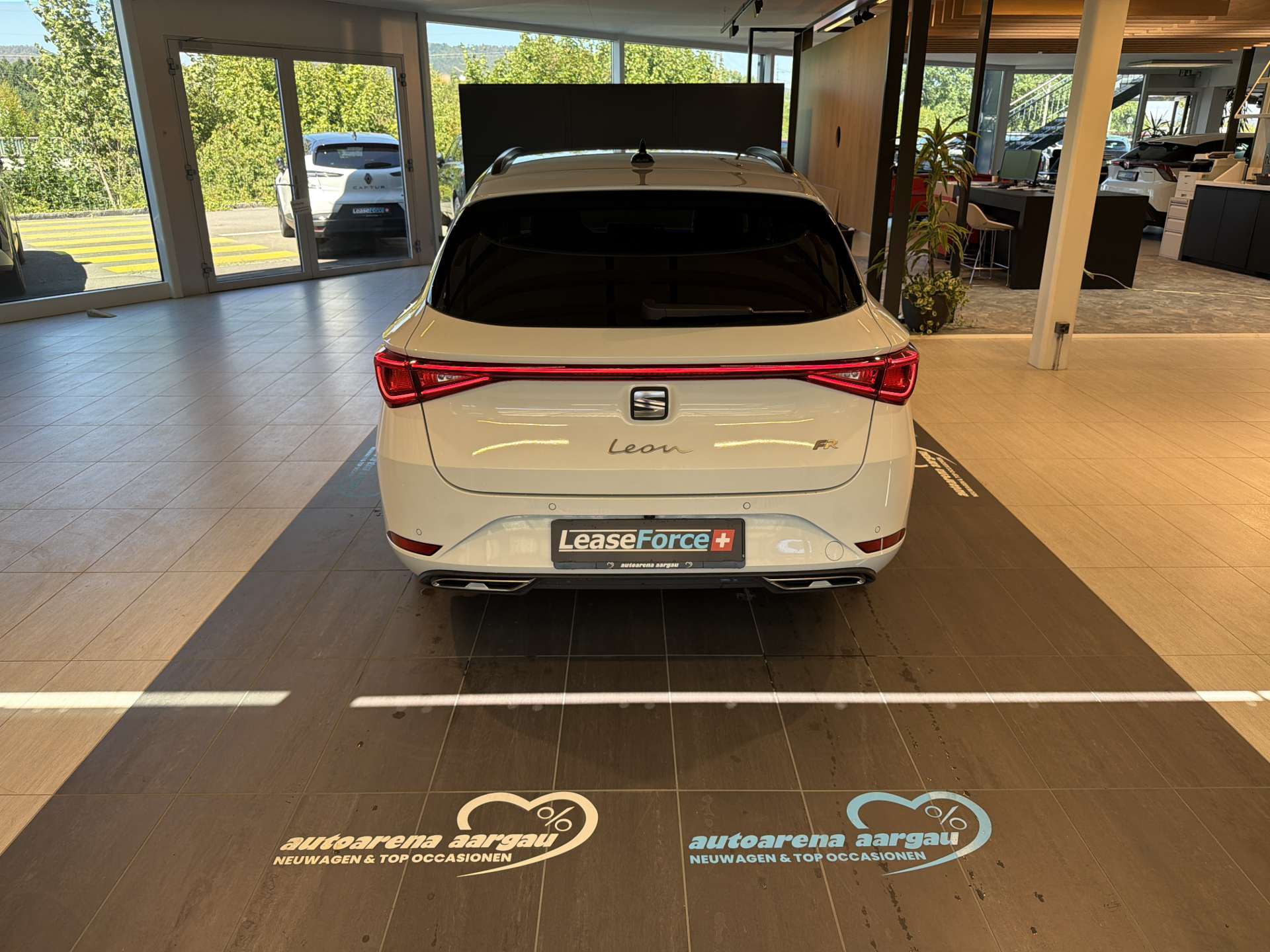 SEAT Leon ST 1.5 eTSi mHEV FR DSG-Automat-image-12