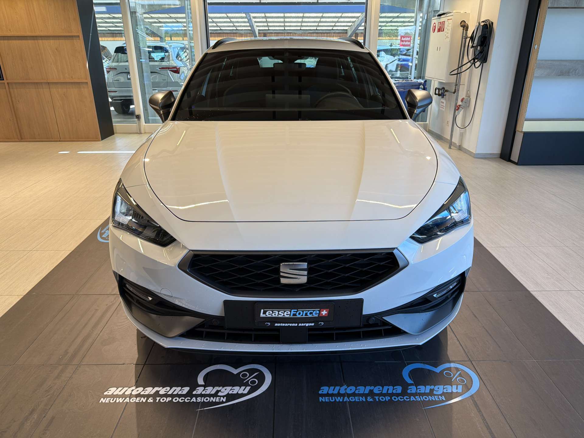 SEAT Leon ST 1.5 eTSi mHEV FR DSG-Automat-image-10