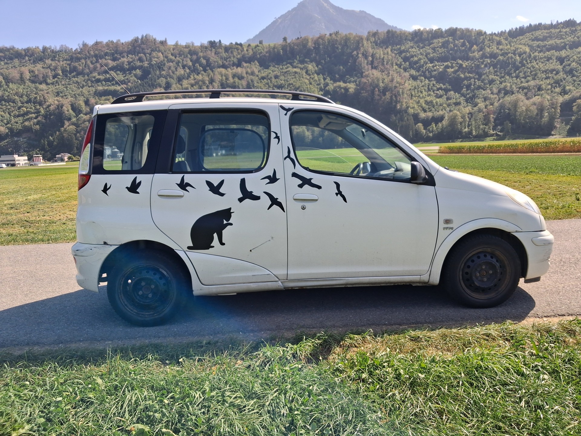 TOYOTA Yaris Verso 1.3 Linea Luna-image-1