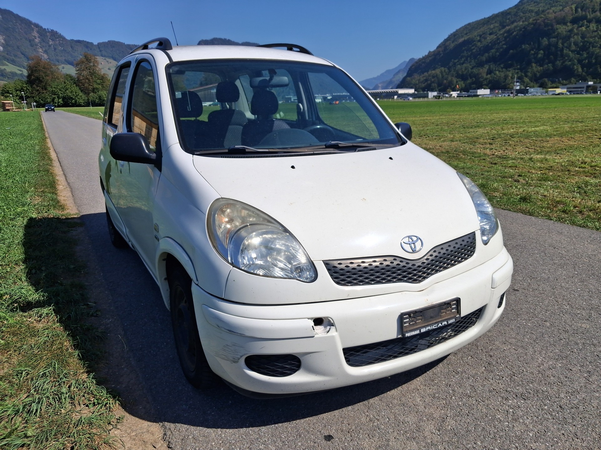 TOYOTA Yaris Verso 1.3 Linea Luna-image-2