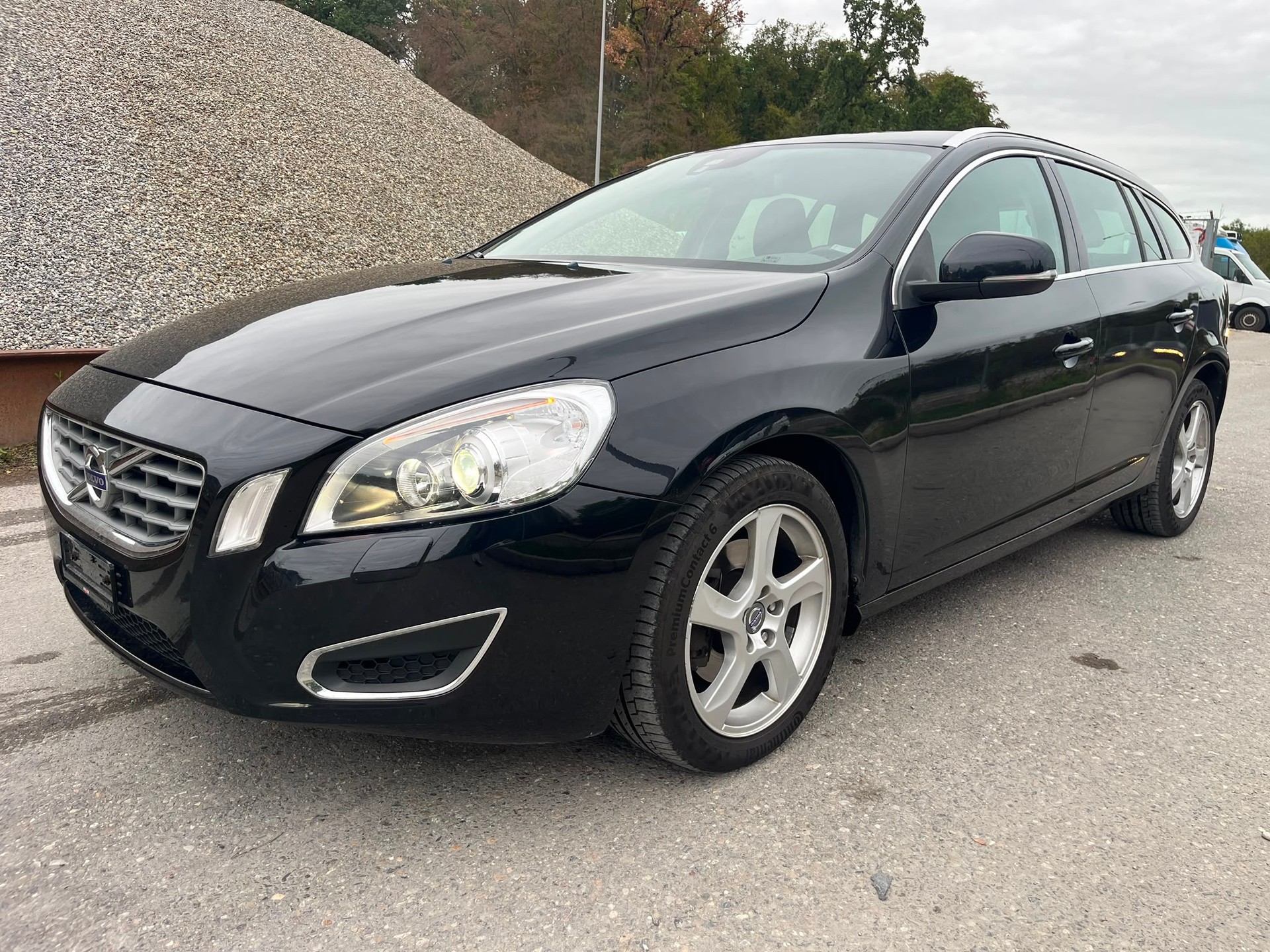 VOLVO V60 D4 Summum Geartronic Frisch ab MFK 09.09.2026-image-3