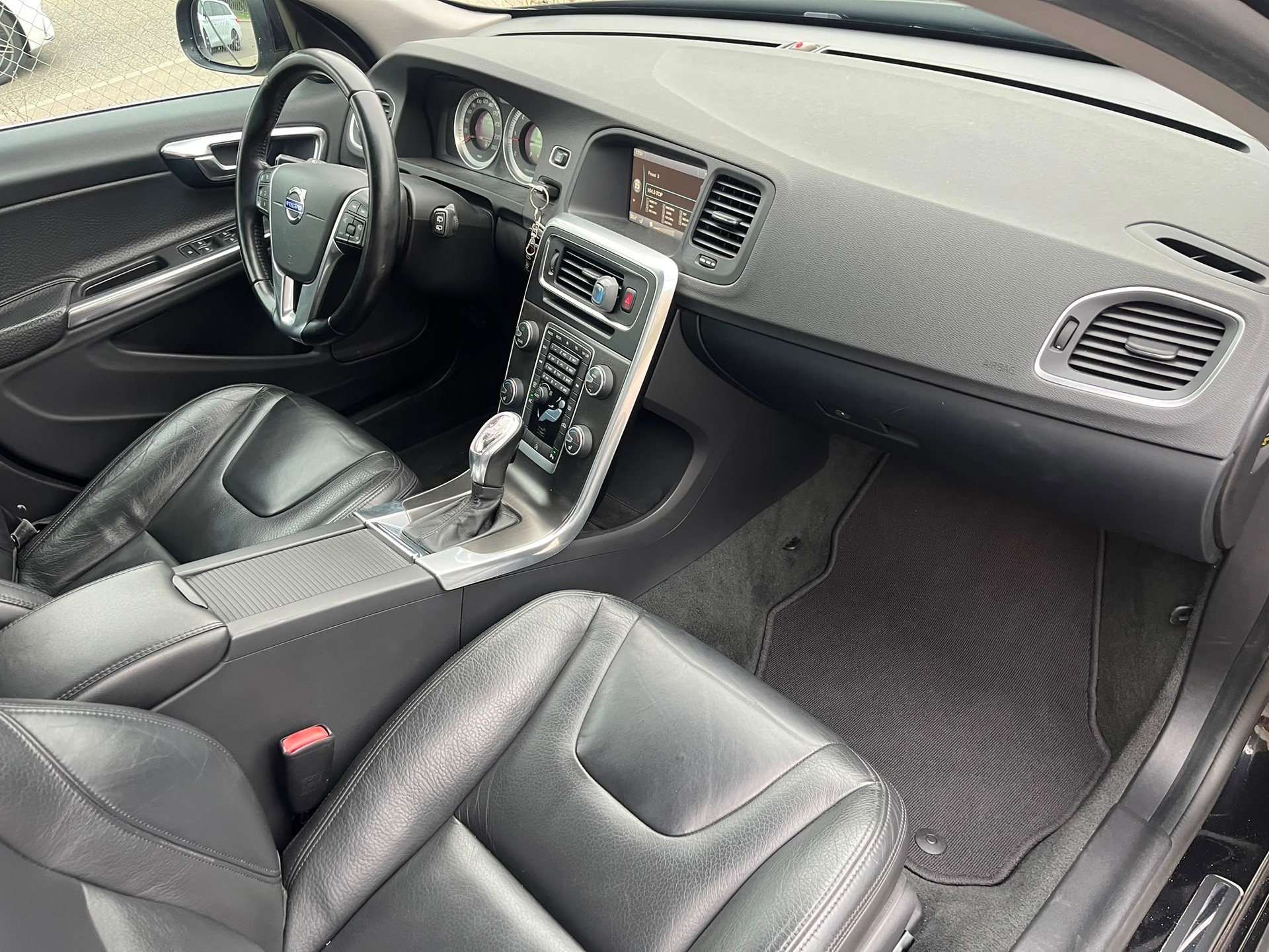 VOLVO V60 D4 Summum Geartronic Frisch ab MFK 09.09.2026-image-6