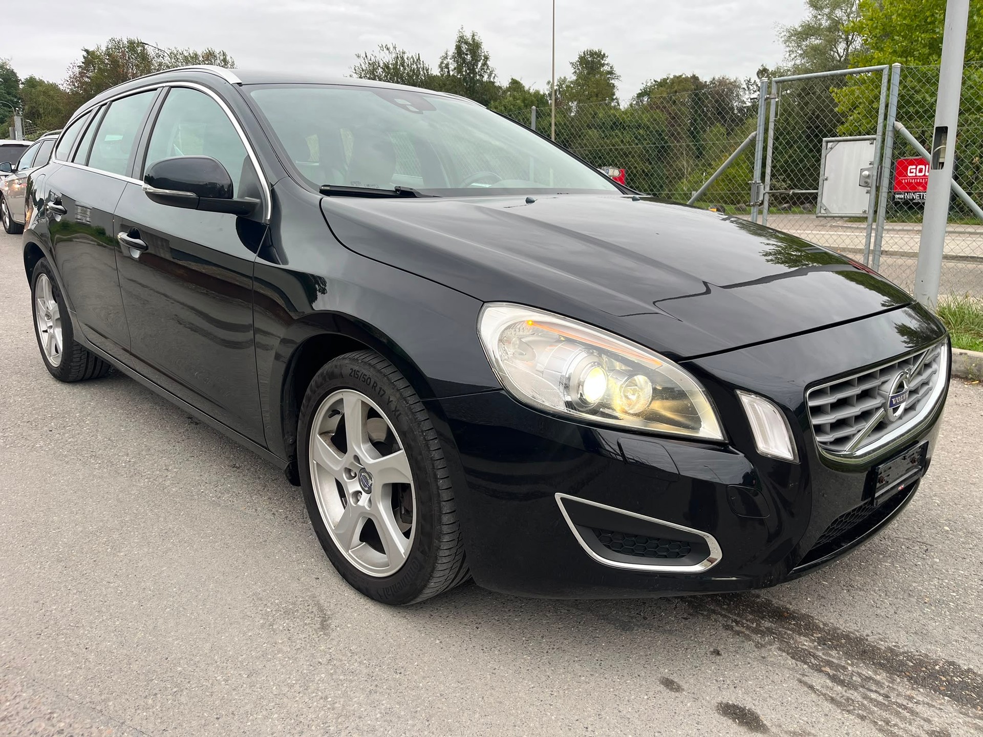 VOLVO V60 D4 Summum Geartronic Frisch ab MFK 09.09.2026-image-0