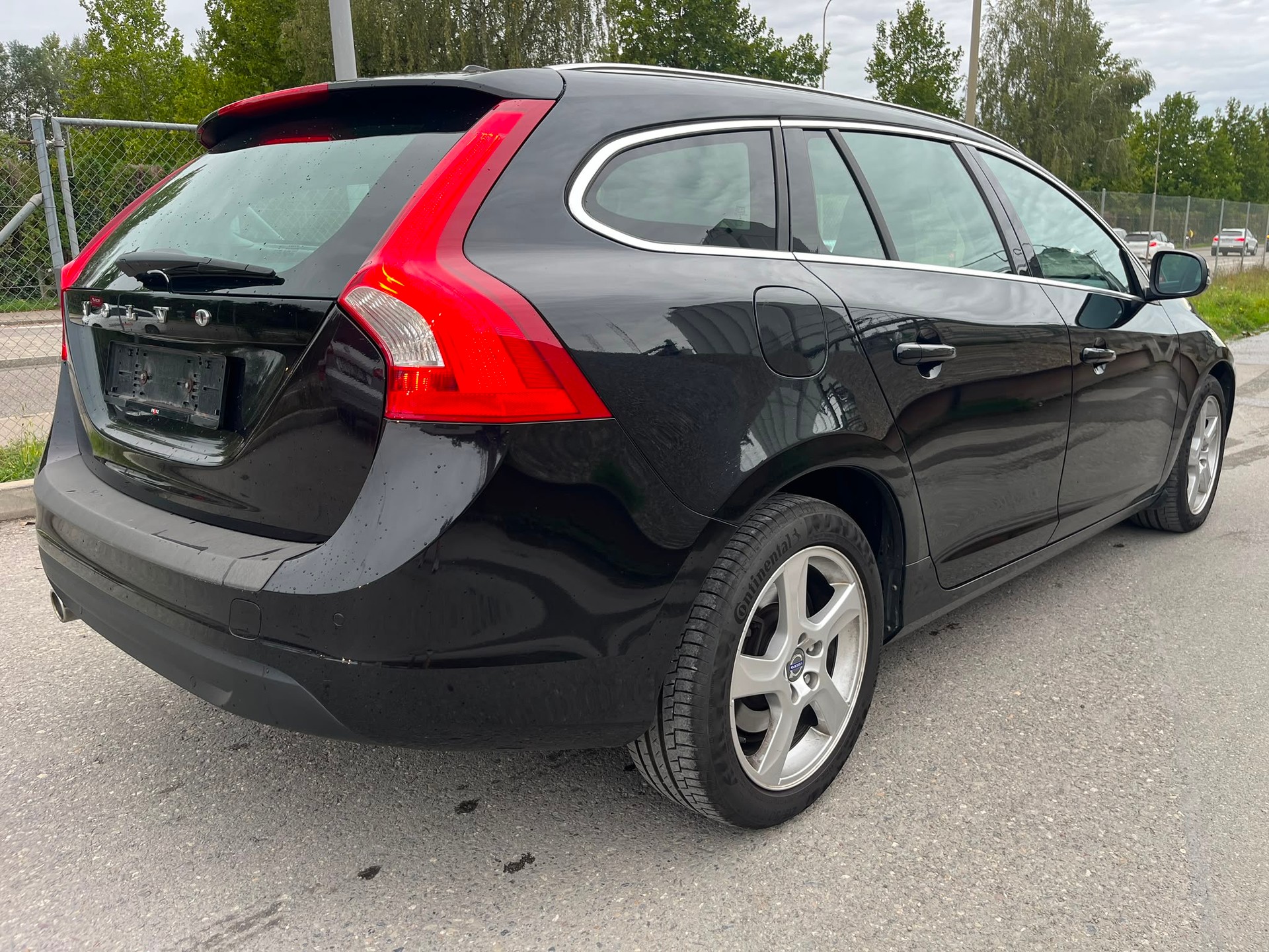 VOLVO V60 D4 Summum Geartronic Frisch ab MFK 09.09.2026-image-1