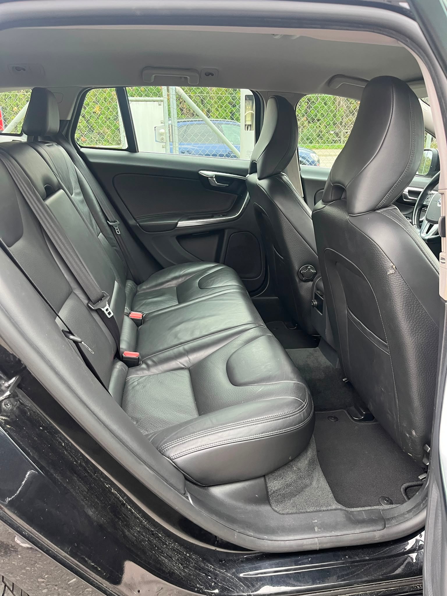 VOLVO V60 D4 Summum Geartronic Frisch ab MFK 09.09.2026-image-9
