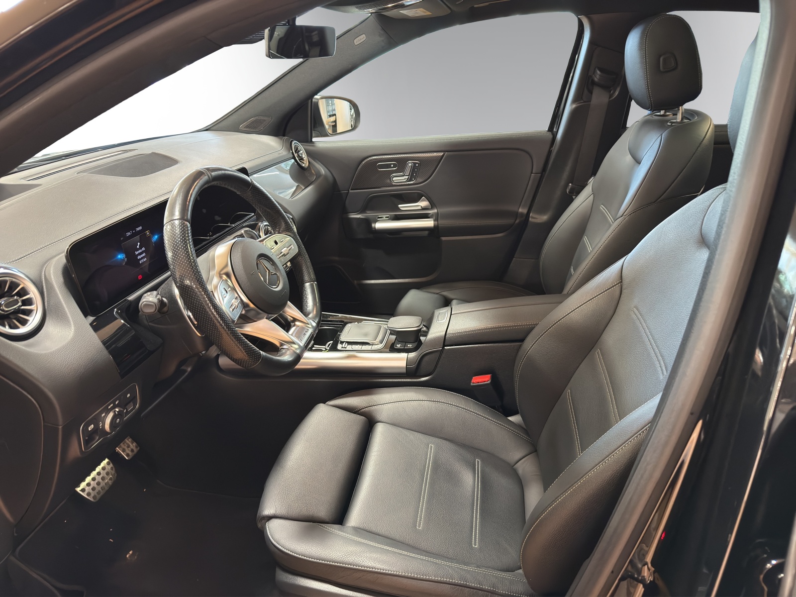 MERCEDES-BENZ GLA 35 AMG 4Matic 8G-Speedshift DCT-image-8
