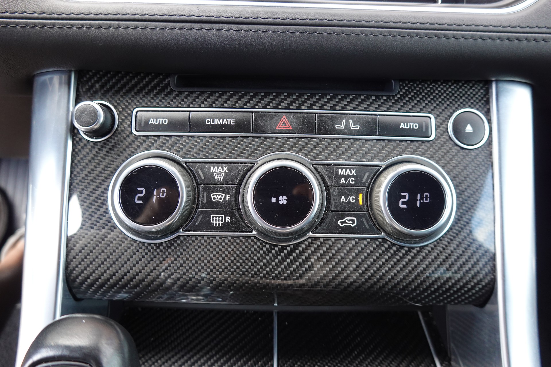 LAND ROVER Range Rover Sport 5.0 V8 SVR MANSORY "*CH Auto * Kit MANSORY - "Carbon * Toit Ouvrant * Son Meridian * Head-Up Display * Caméra"-image-20