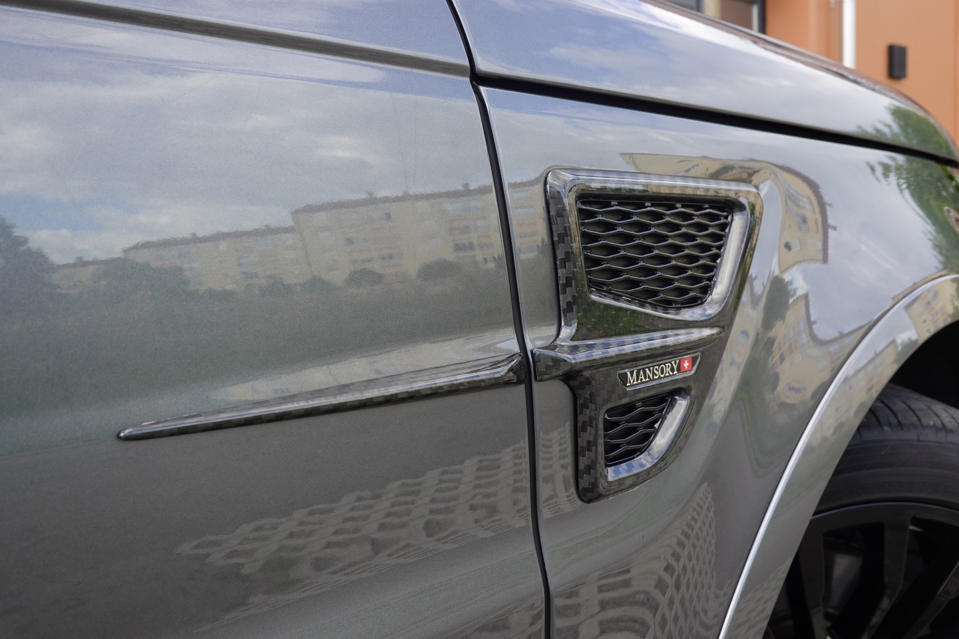 LAND ROVER Range Rover Sport 5.0 V8 SVR MANSORY "*CH Auto * Kit MANSORY - "Carbon * Toit Ouvrant * Son Meridian * Head-Up Display * Caméra"-image-7