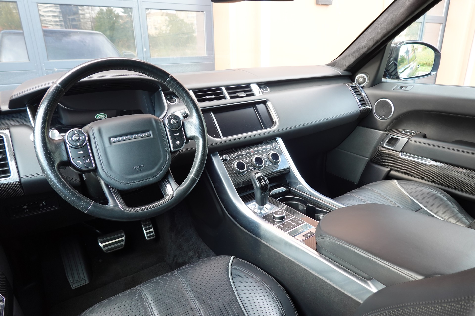 LAND ROVER Range Rover Sport 5.0 V8 SVR MANSORY "*CH Auto * Kit MANSORY - "Carbon * Toit Ouvrant * Son Meridian * Head-Up Display * Caméra"-image-15