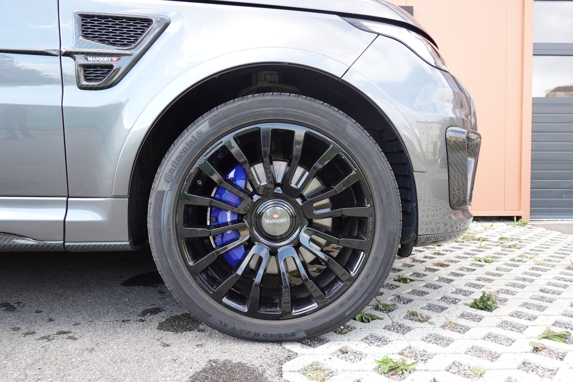 LAND ROVER Range Rover Sport 5.0 V8 SVR MANSORY "*CH Auto * Kit MANSORY - "Carbon * Toit Ouvrant * Son Meridian * Head-Up Display * Caméra"-image-4