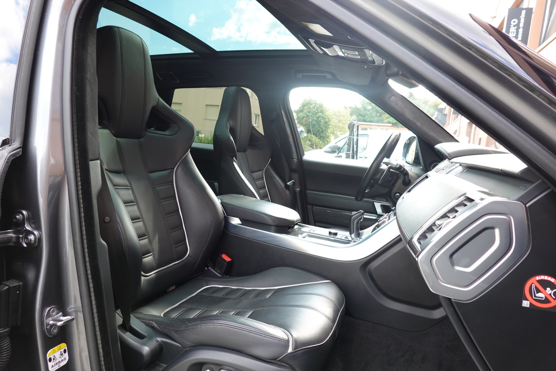 LAND ROVER Range Rover Sport 5.0 V8 SVR MANSORY "*CH Auto * Kit MANSORY - "Carbon * Toit Ouvrant * Son Meridian * Head-Up Display * Caméra"-image-28