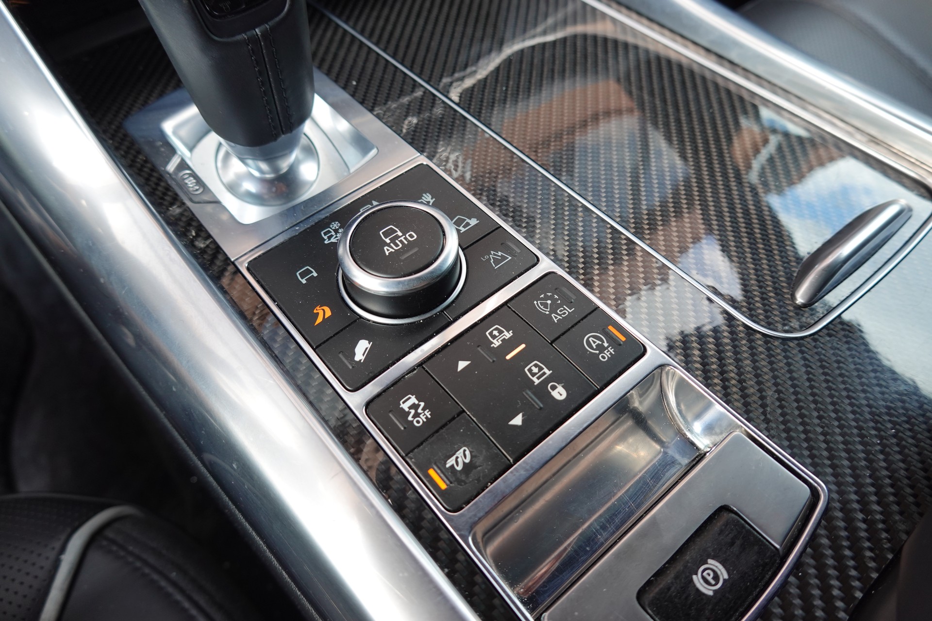 LAND ROVER Range Rover Sport 5.0 V8 SVR MANSORY "*CH Auto * Kit MANSORY - "Carbon * Toit Ouvrant * Son Meridian * Head-Up Display * Caméra"-image-19
