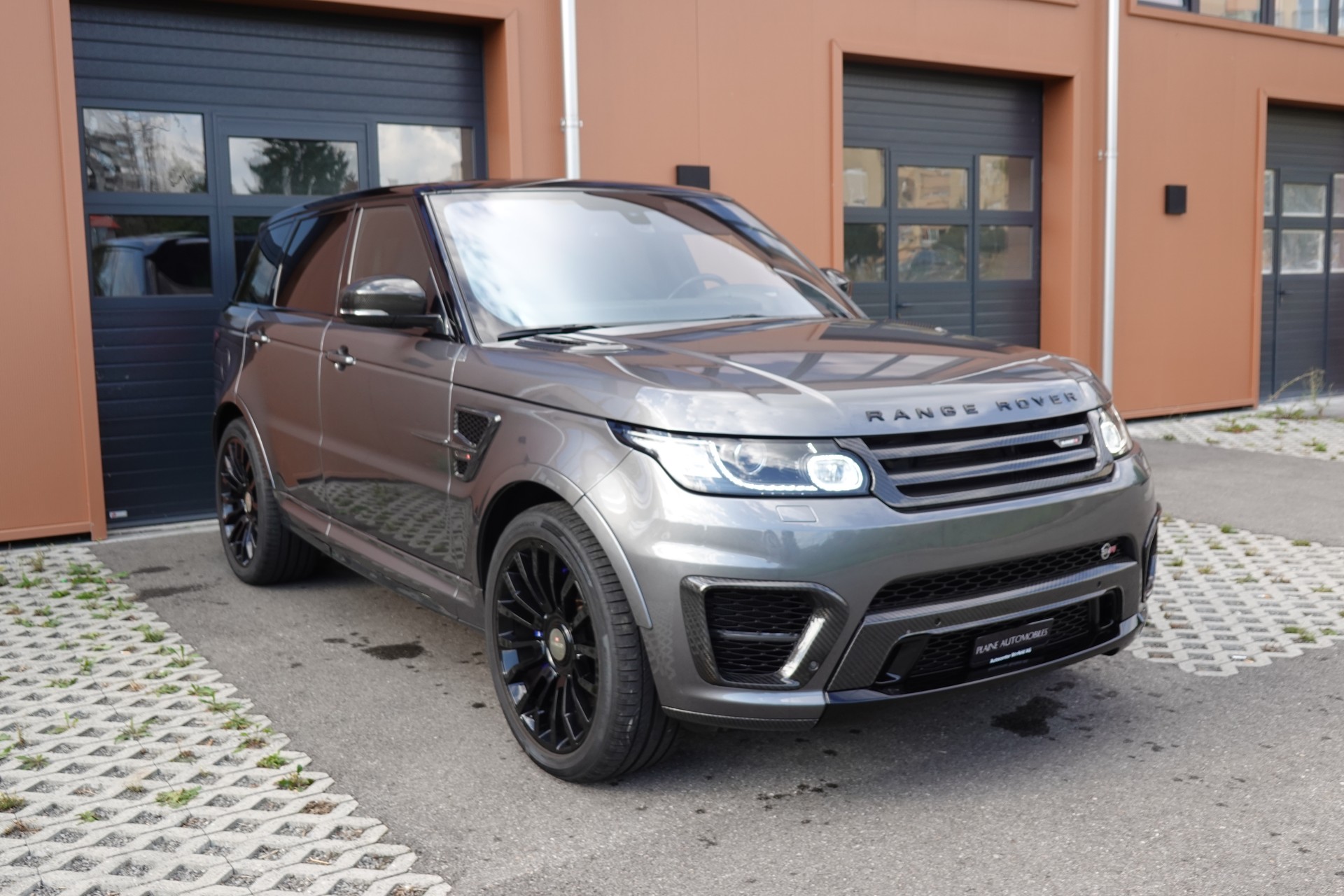LAND ROVER Range Rover Sport 5.0 V8 SVR MANSORY "*CH Auto * Kit MANSORY - "Carbon * Toit Ouvrant * Son Meridian * Head-Up Display * Caméra"-image-2
