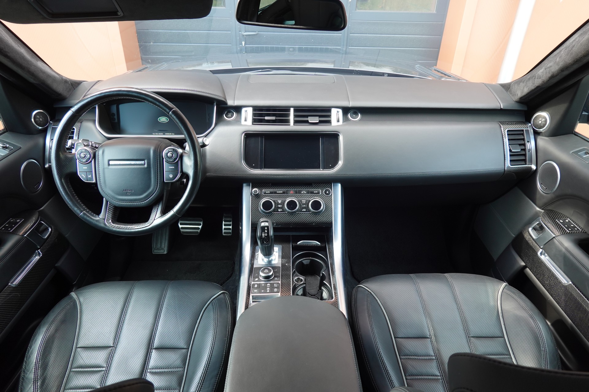 LAND ROVER Range Rover Sport 5.0 V8 SVR MANSORY "*CH Auto * Kit MANSORY - "Carbon * Toit Ouvrant * Son Meridian * Head-Up Display * Caméra"-image-13