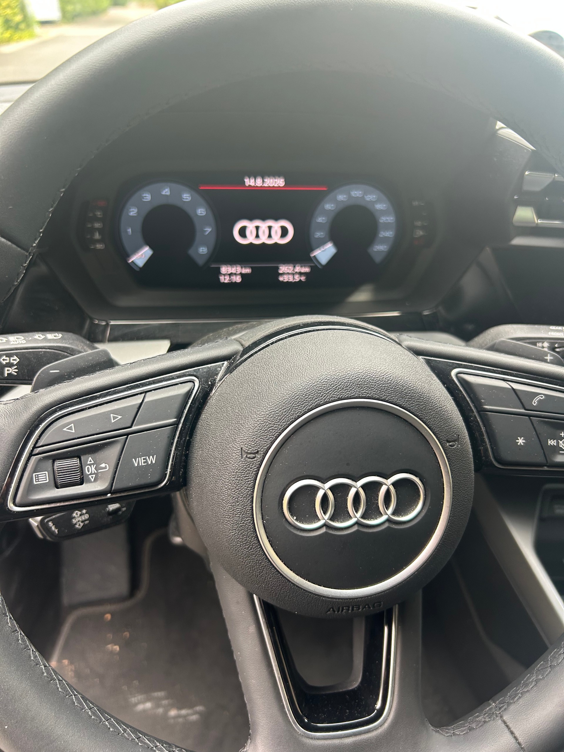 AUDI 1.5 35 TFSI S-Tronic-image-2