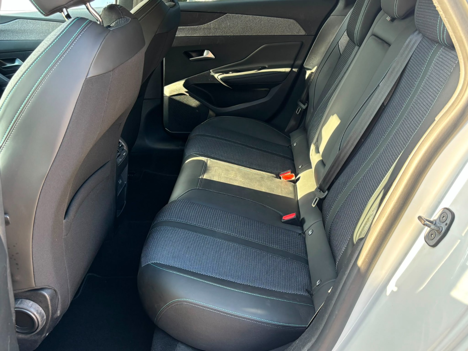 PEUGEOT 308 SW 1.5 BlueHDI Allure Pack EAT8-image-11