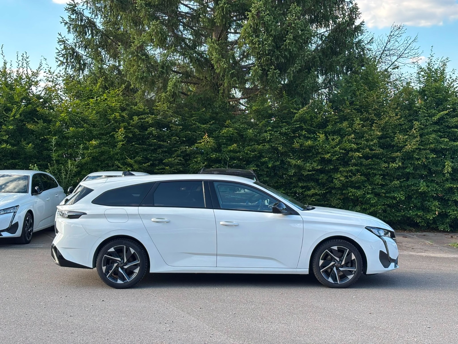 PEUGEOT 308 SW 1.5 BlueHDI Allure Pack EAT8-image-3