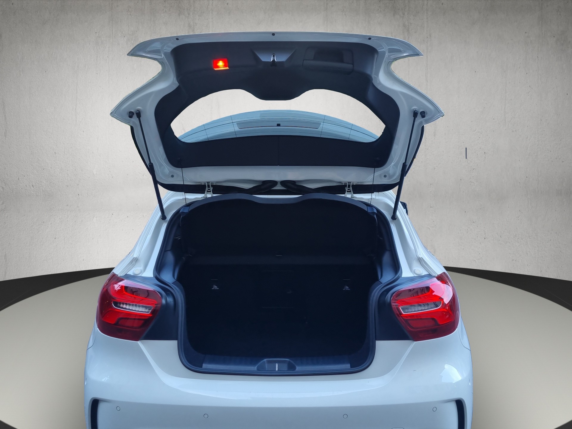 MERCEDES-BENZ A 45 AMG 4m-image-13