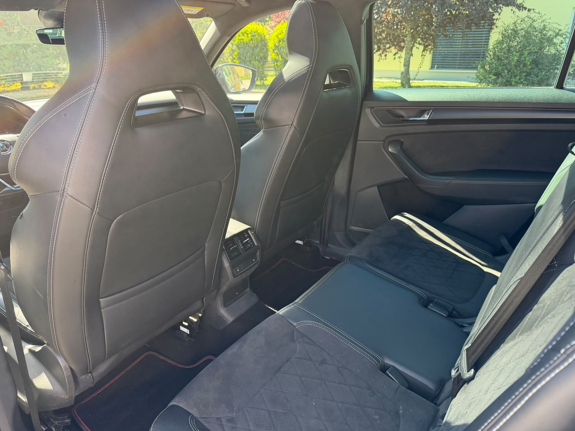 SKODA Kodiaq 2.0 TDI CR SportLine 4x4 DSG-image-12