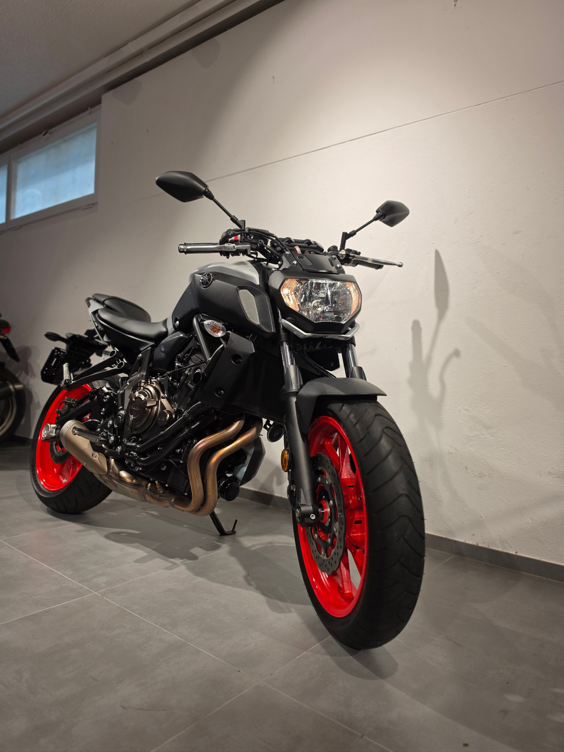 YAMAHA MT-07 ABS (35kW)-showroom-element-1