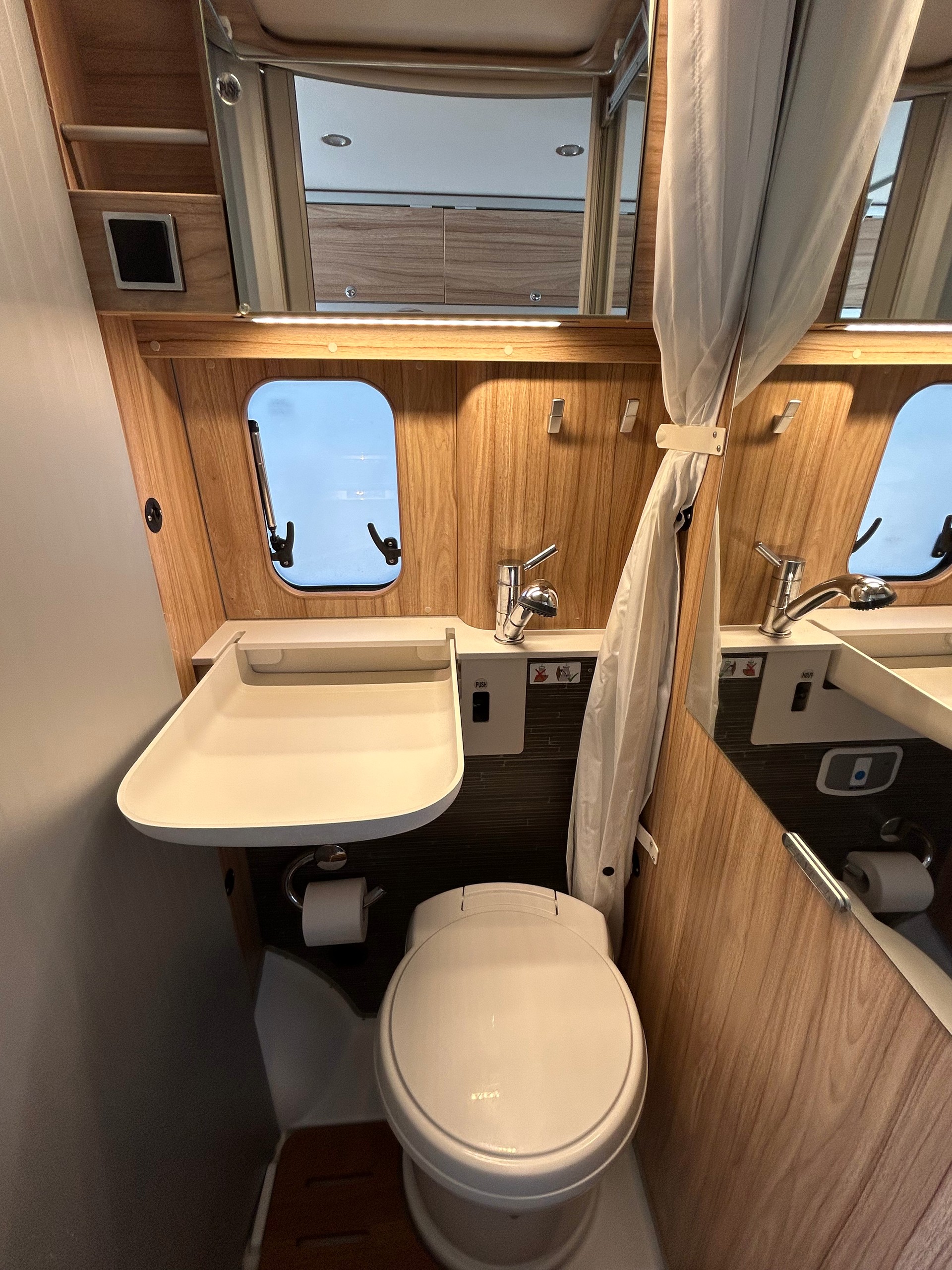 HYMER Grand Canyon CrossOver-image-11