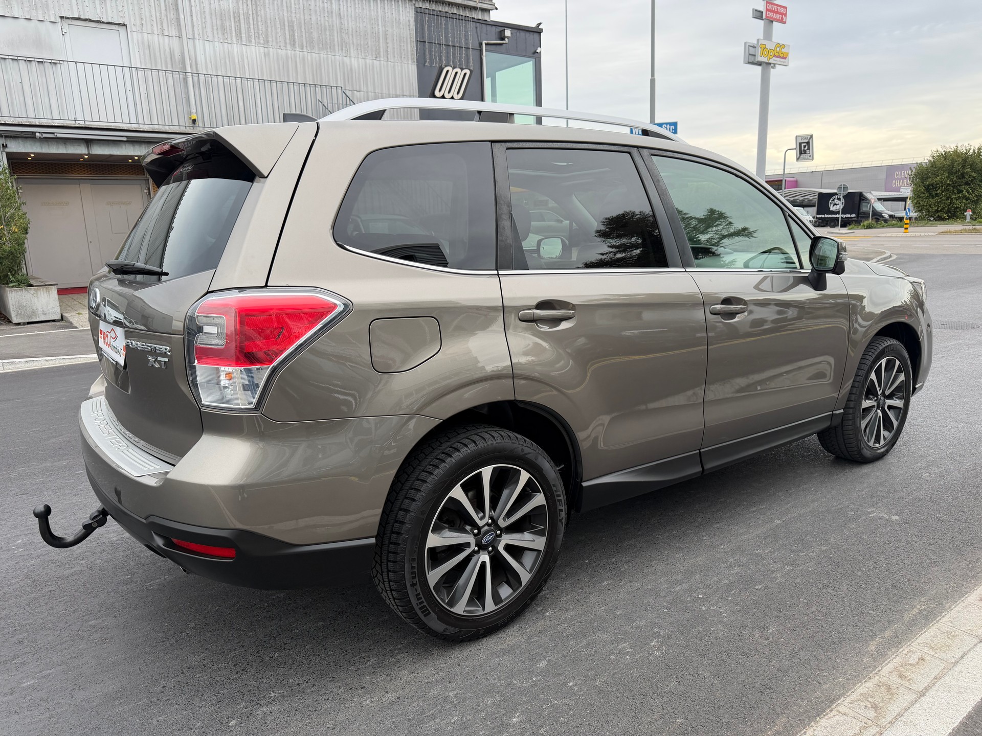 SUBARU Forester 2.0XT Luxury Lineartronic-image-4