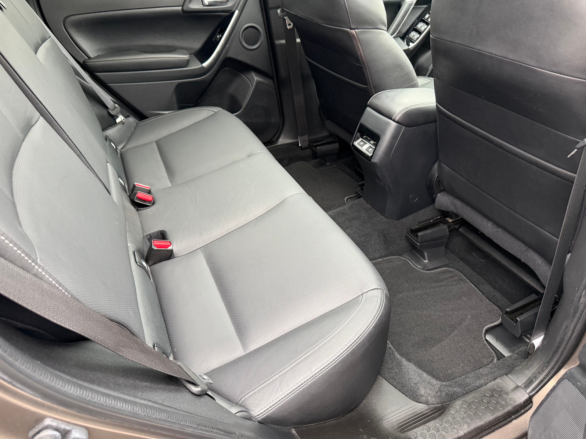 SUBARU Forester 2.0XT Luxury Lineartronic-image-16