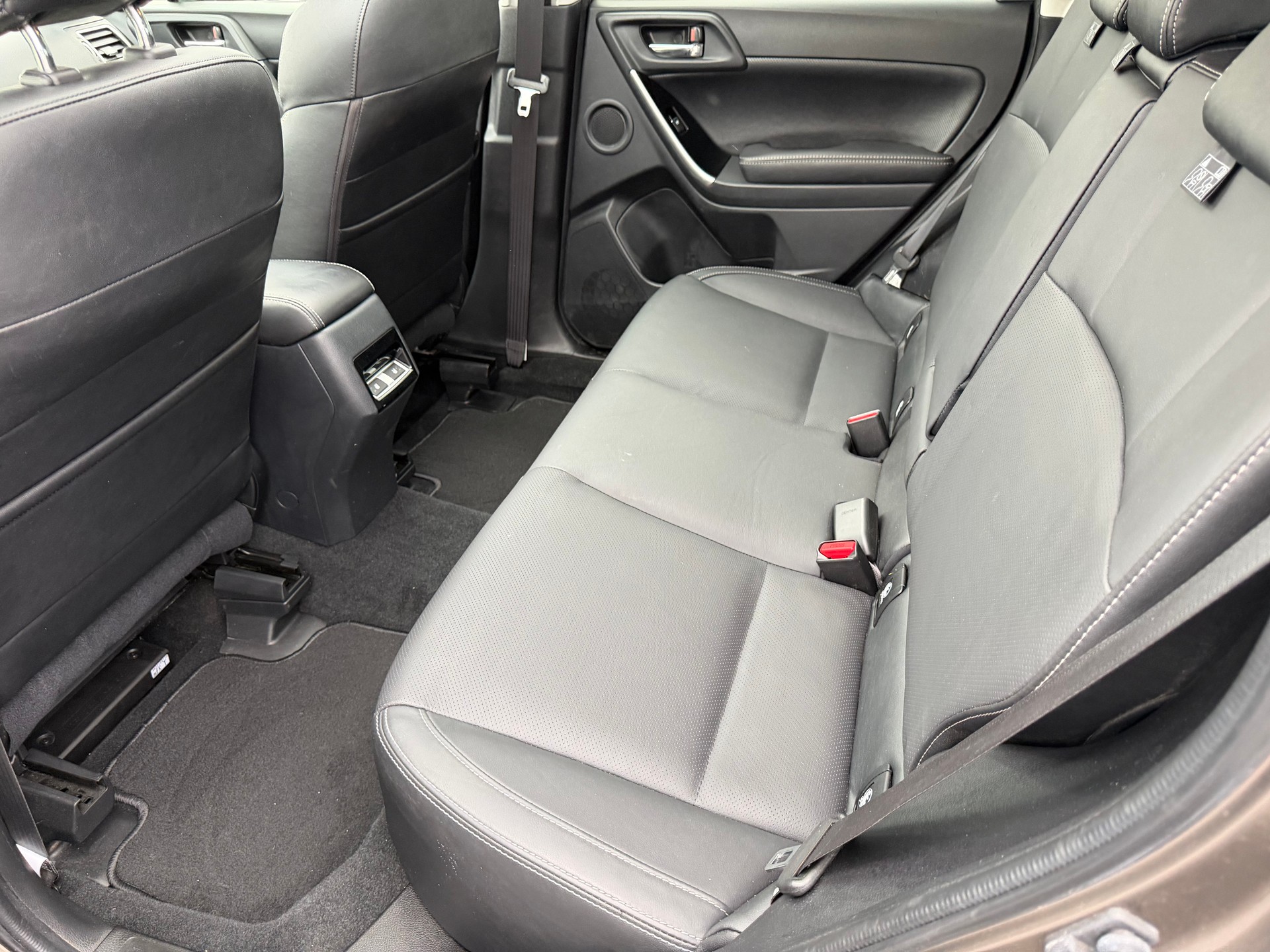 SUBARU Forester 2.0XT Luxury Lineartronic-image-10