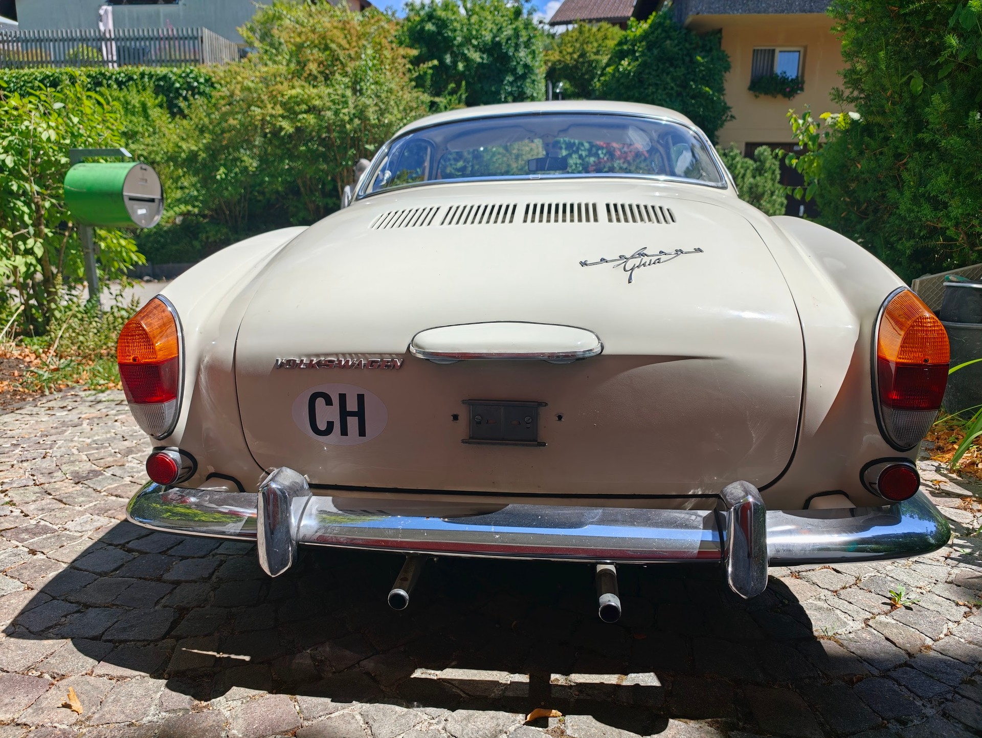 VW KARMANN-GHIA-image-2
