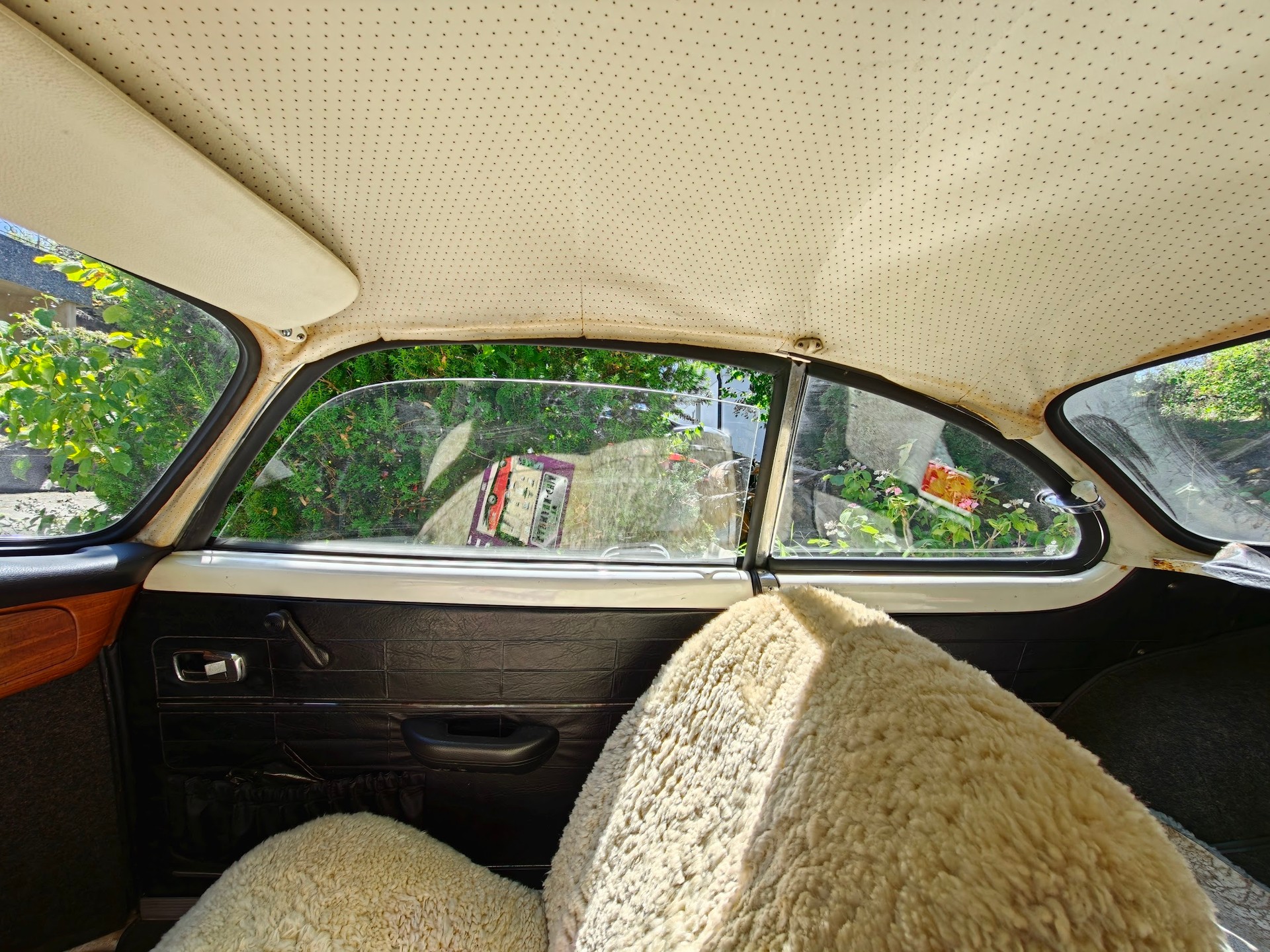 VW KARMANN-GHIA-image-9