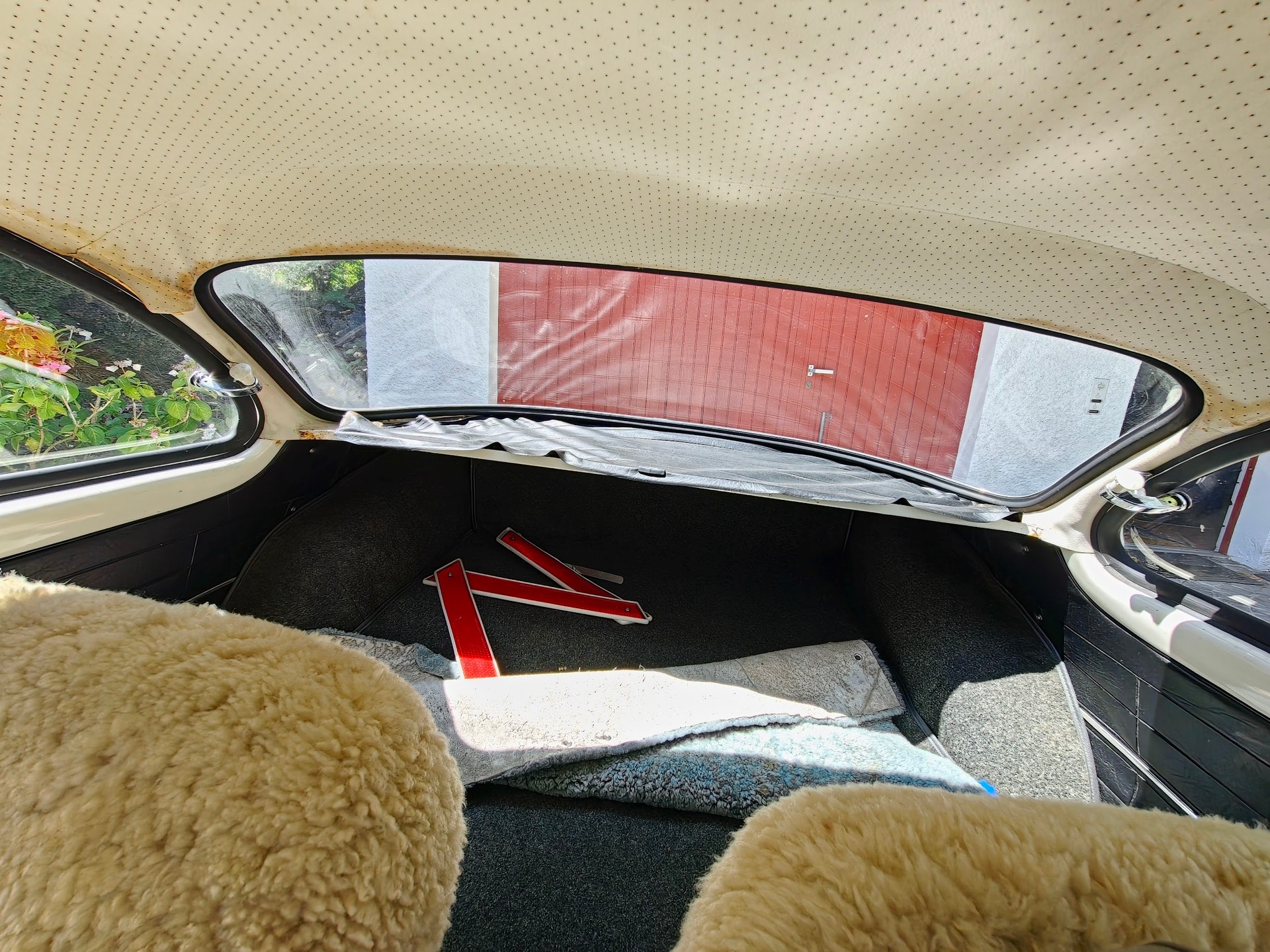 VW KARMANN-GHIA-image-5
