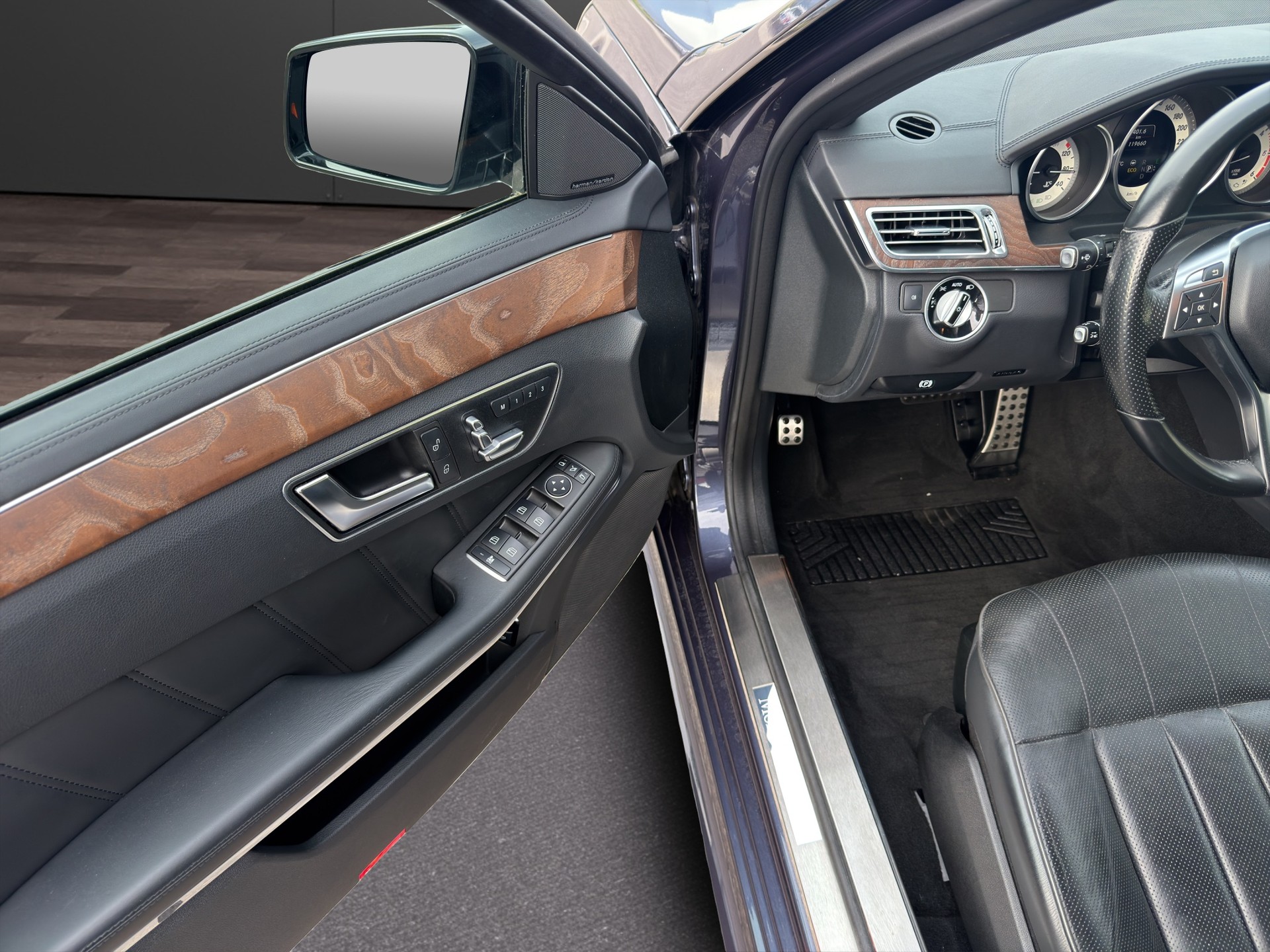 MERCEDES-BENZ E 350 BlueTEC Avantgarde 4Matic 7G-Tronic-image-19