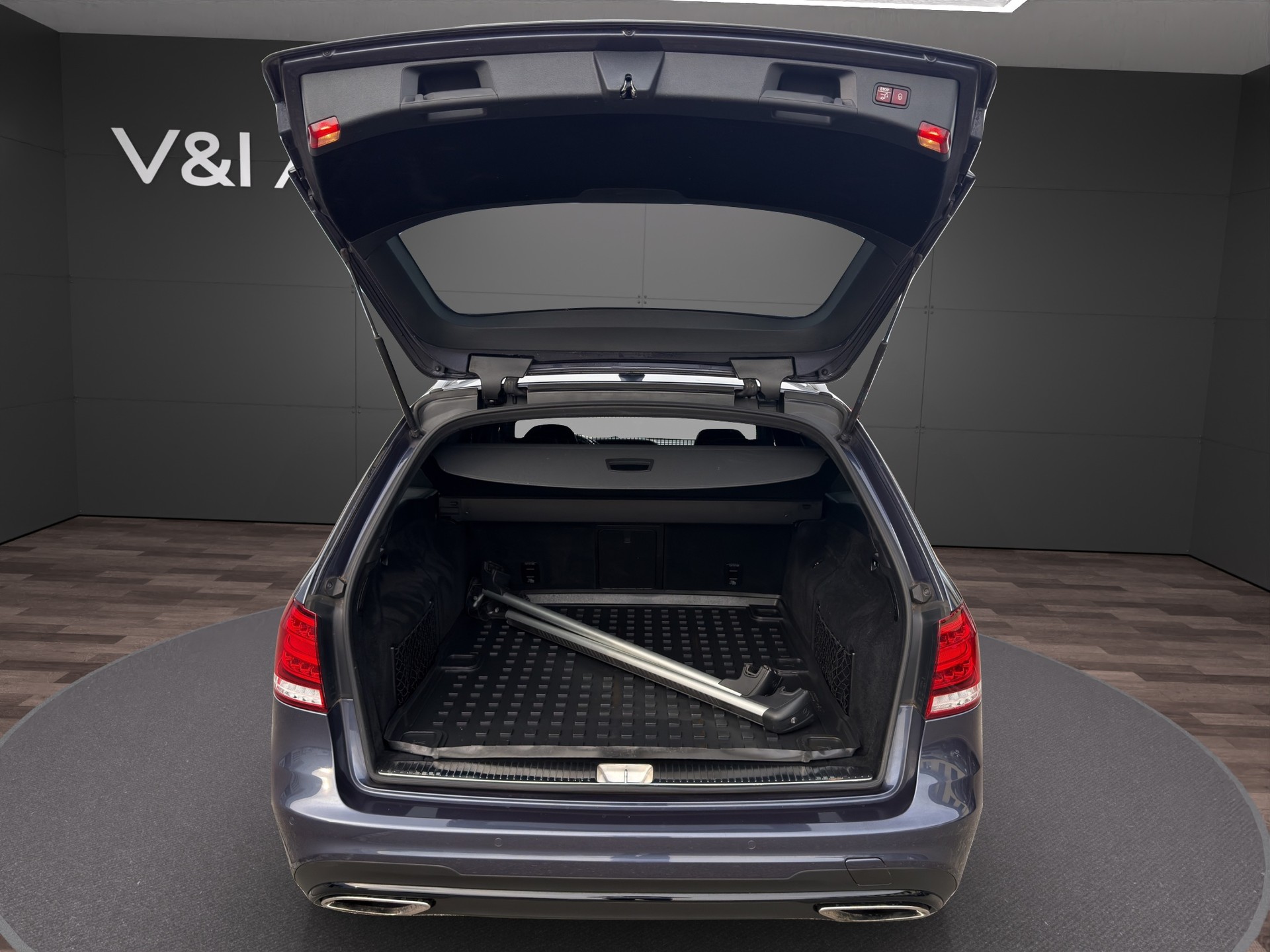 MERCEDES-BENZ E 350 BlueTEC Avantgarde 4Matic 7G-Tronic-image-23