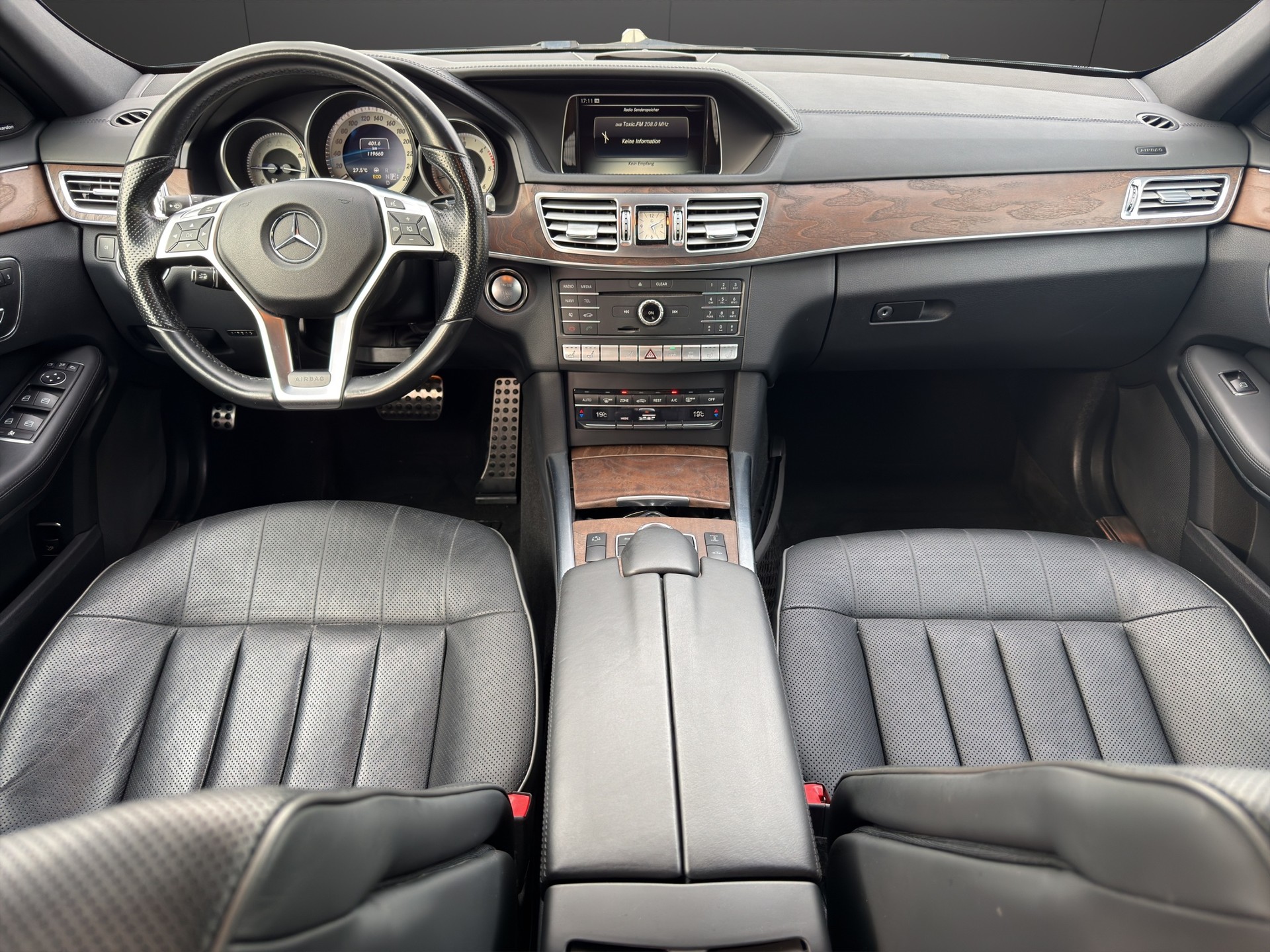 MERCEDES-BENZ E 350 BlueTEC Avantgarde 4Matic 7G-Tronic-image-10