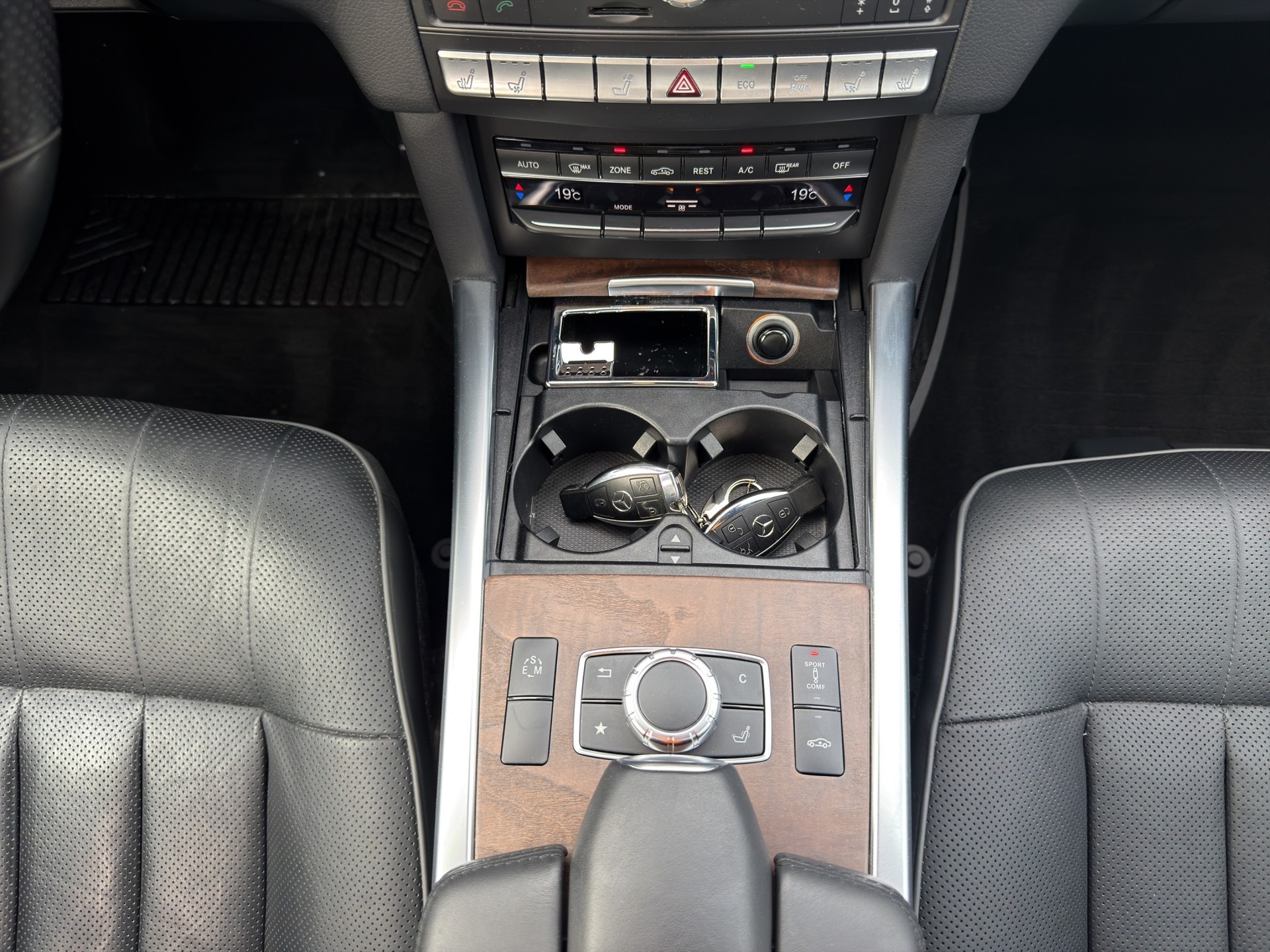 MERCEDES-BENZ E 350 BlueTEC Avantgarde 4Matic 7G-Tronic-image-15