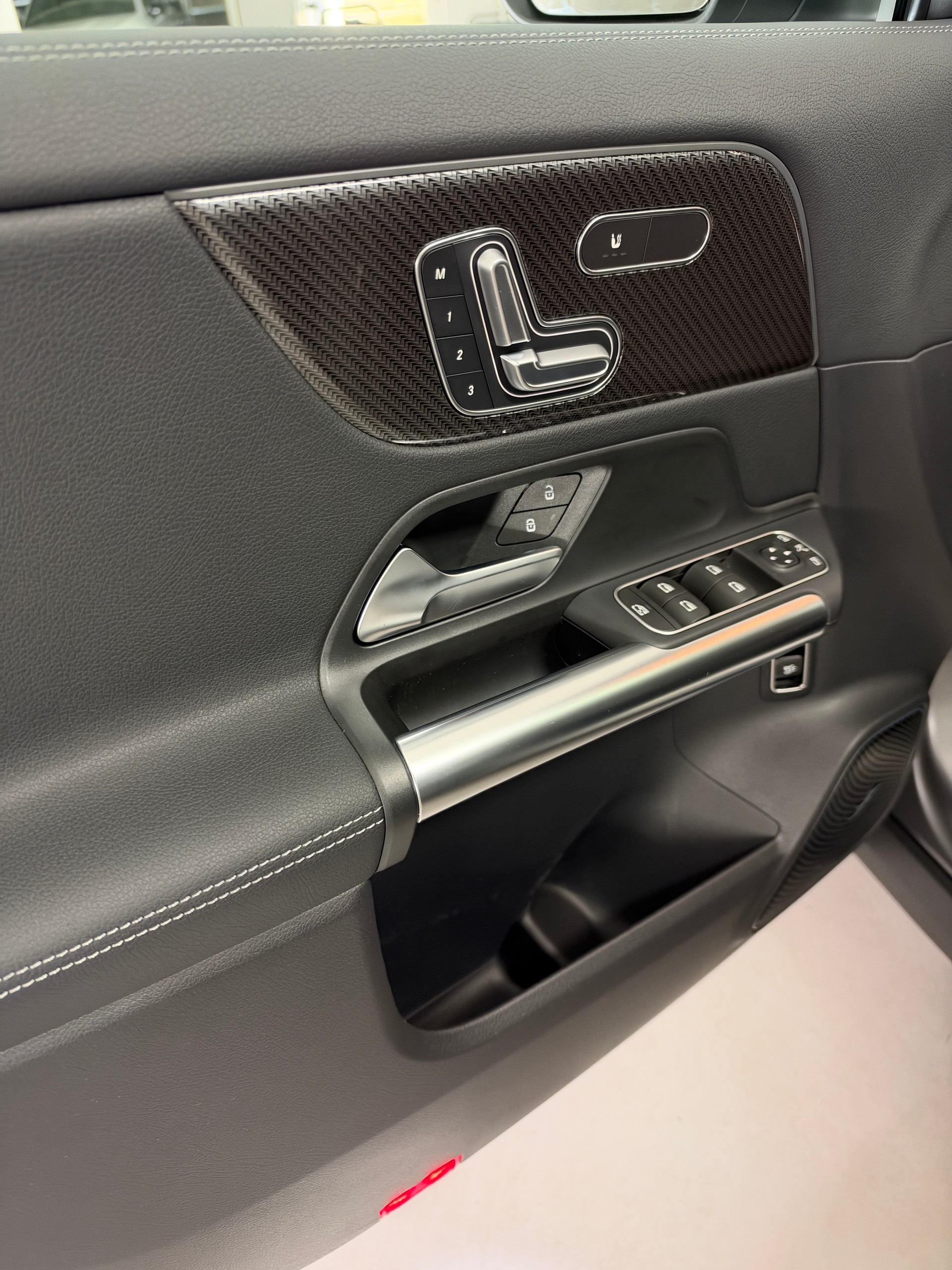 MERCEDES-BENZ GLA 250 4Matic Swiss Star-image-8