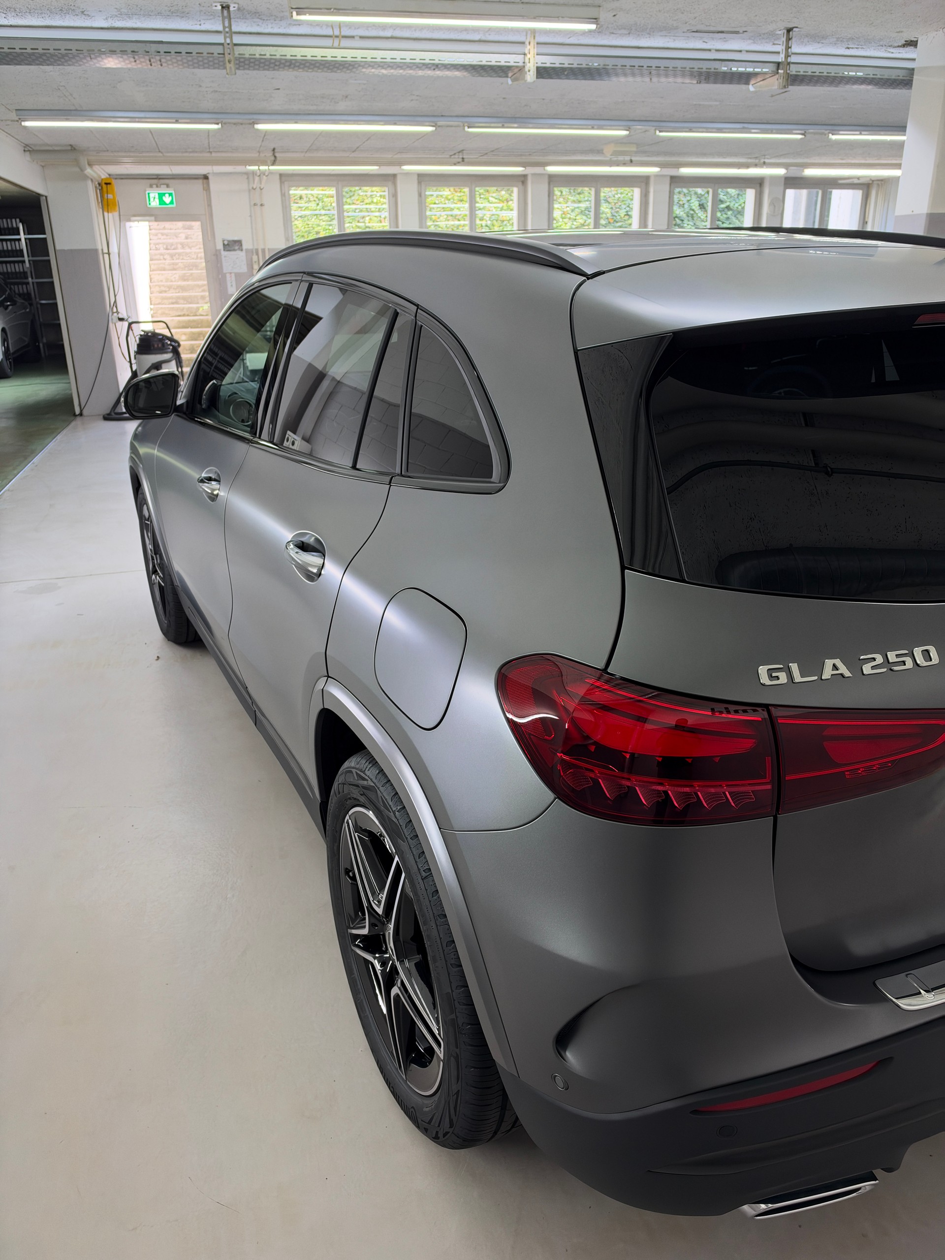 MERCEDES-BENZ GLA 250 4Matic Swiss Star-image-6